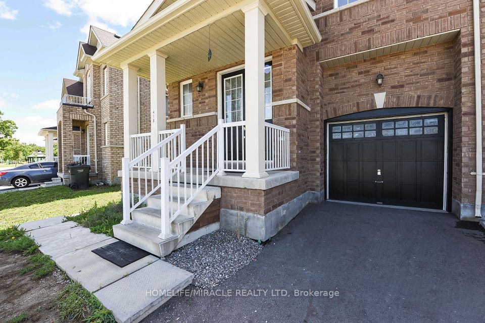 418 Royal West