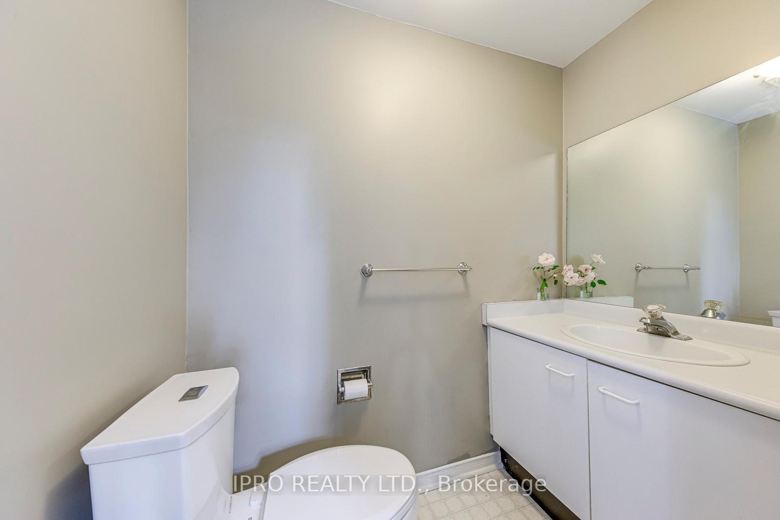 3 Bedrooms Condo at 2051 MERCHANTS, Oakville For sale