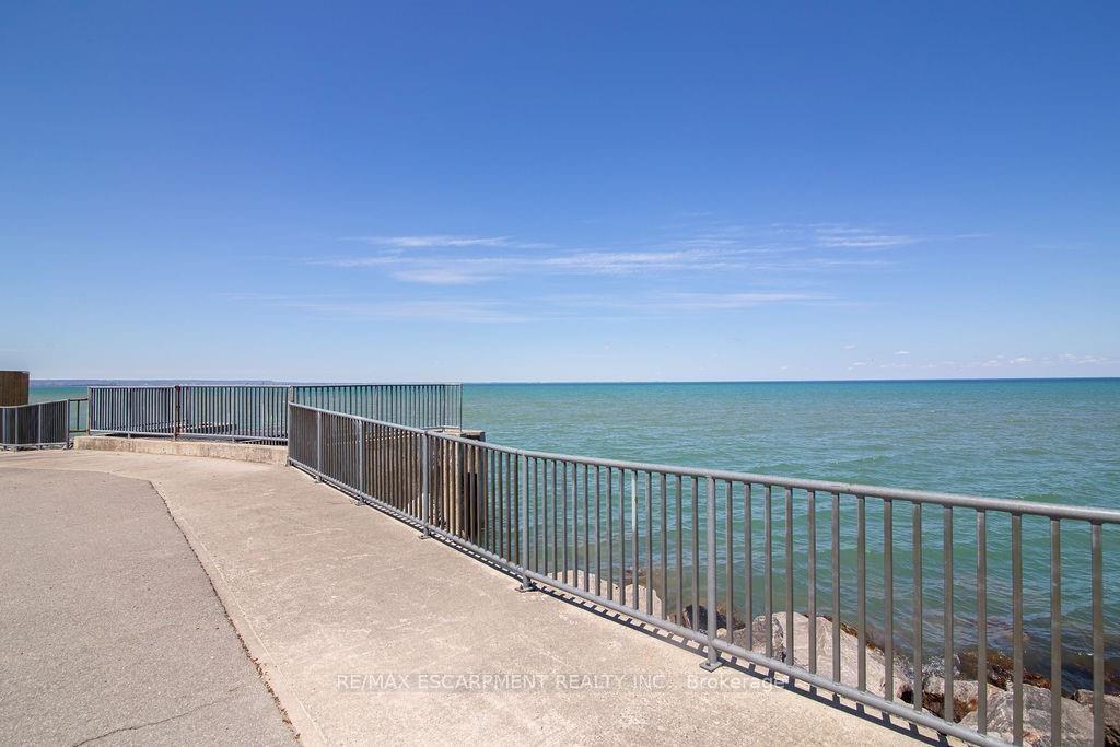 2 Bedrooms Condo at 500 Green,  Hamilton For sale