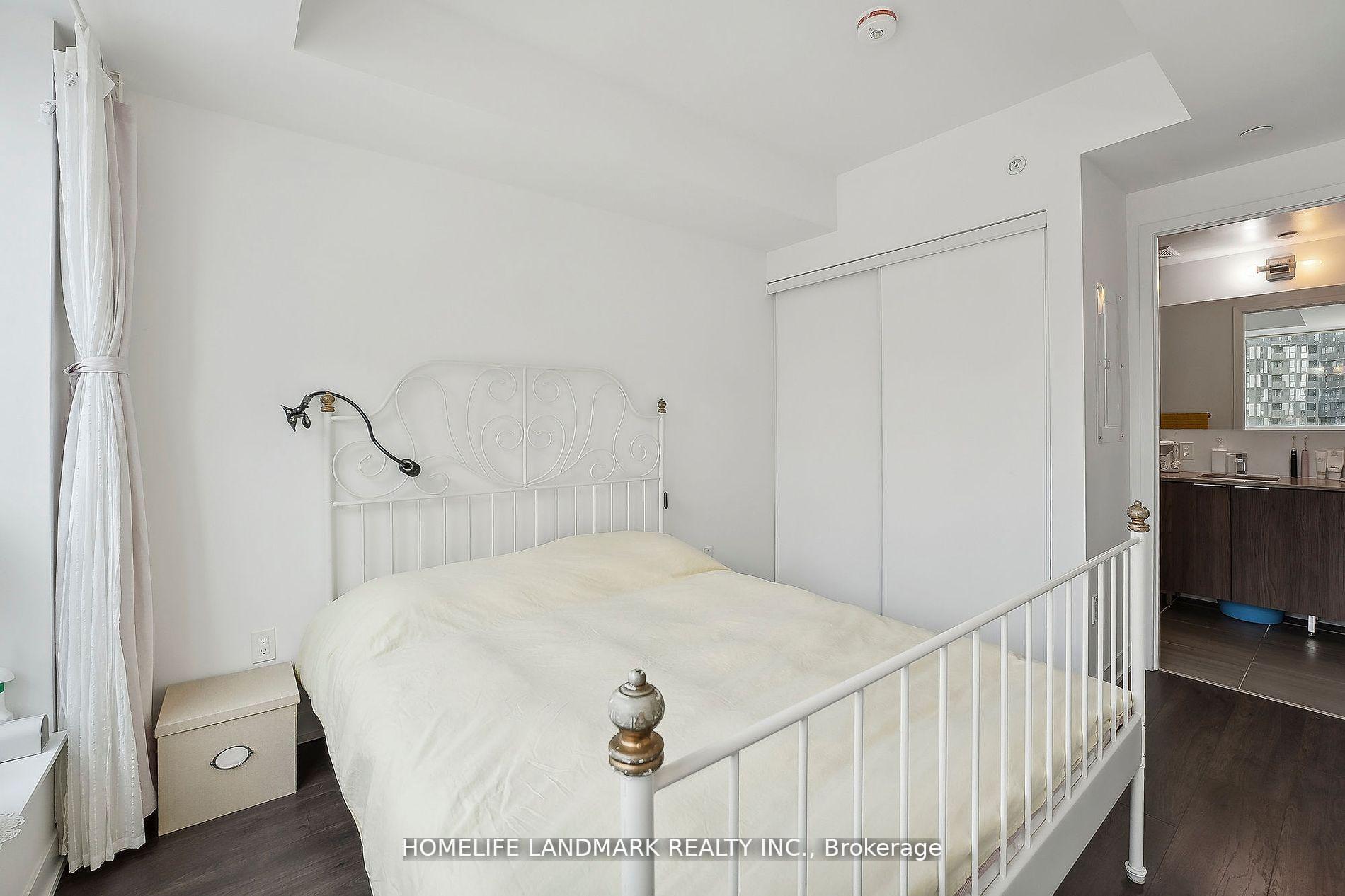 3 Bedrooms Condo at 31 Tippett,  Toronto For sale