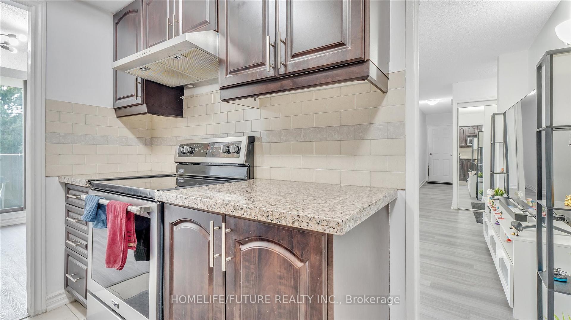 2 Bedrooms Condo at 10 Stonehill, Toronto For sale