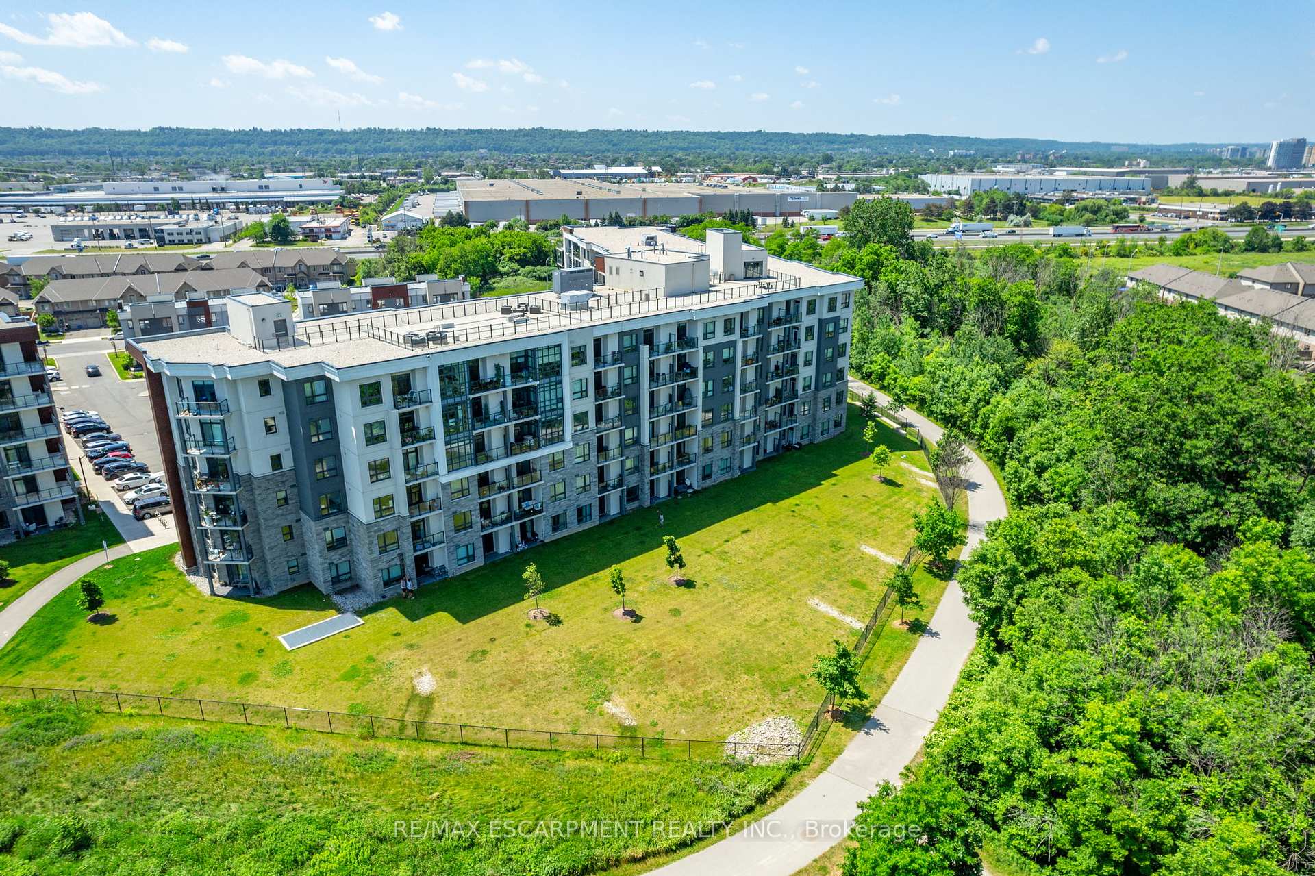 2 Bedrooms Condo at 125 Shoreview, Hamilton For sale