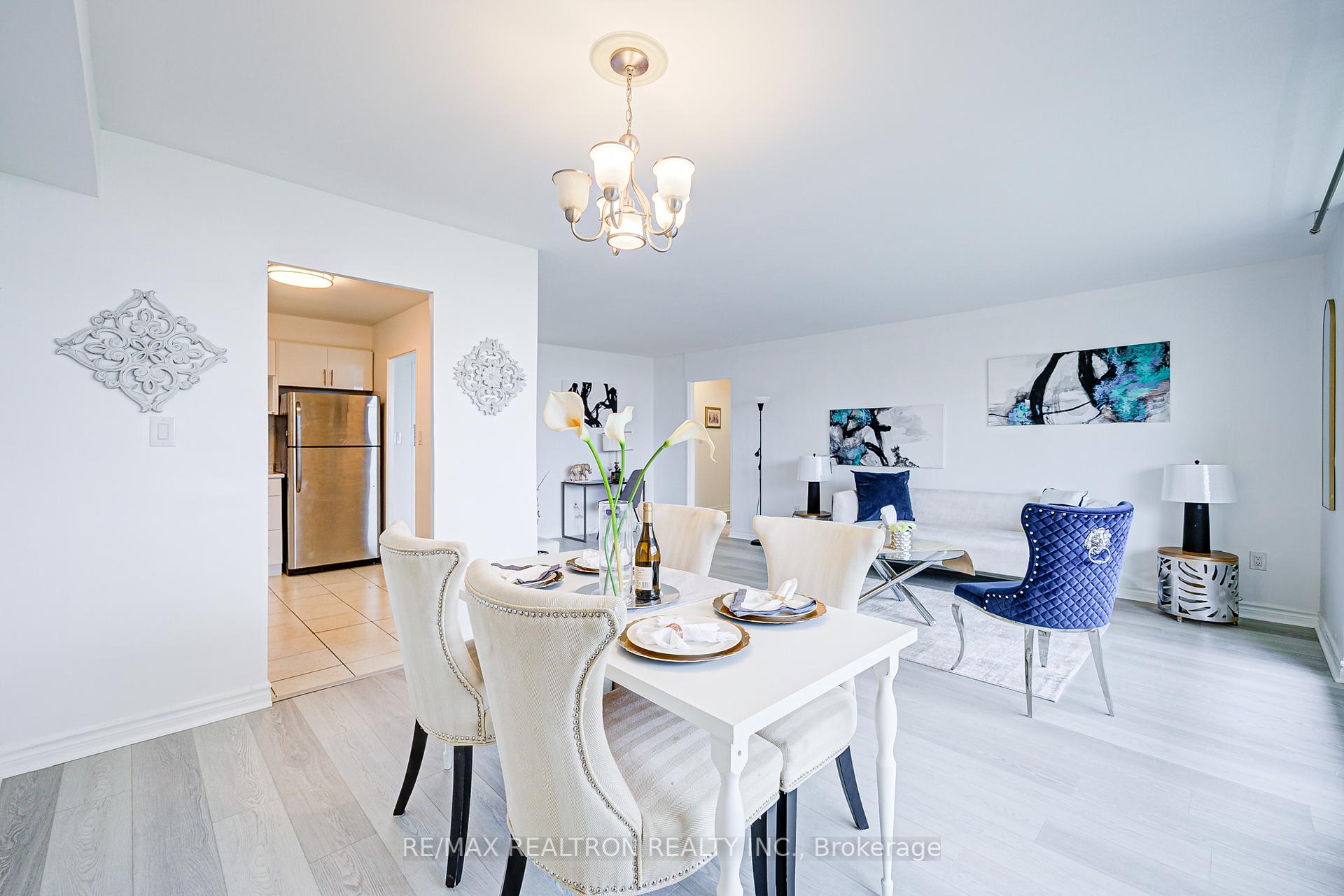 2 Bedrooms Condo at 5 Massey, Toronto For sale