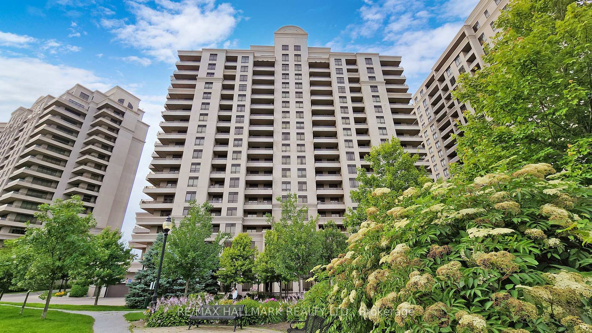 3 Bedrooms Condo at 9245 Jane, Vaughan For sale