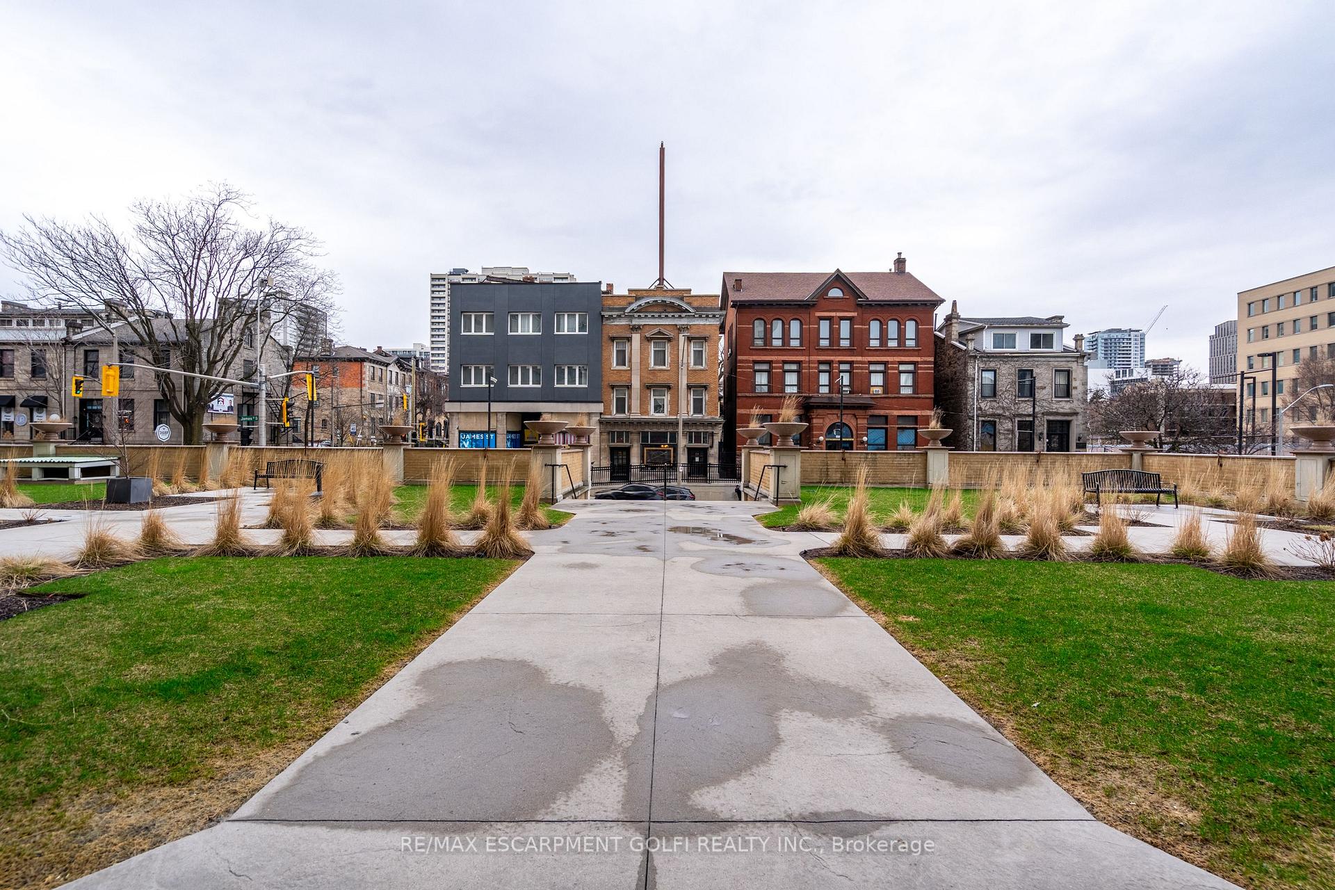 2 Bedrooms Condo at 135 James, Hamilton For sale