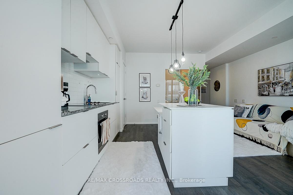 2 Bedrooms Condo at 5 St Joseph, Toronto For sale