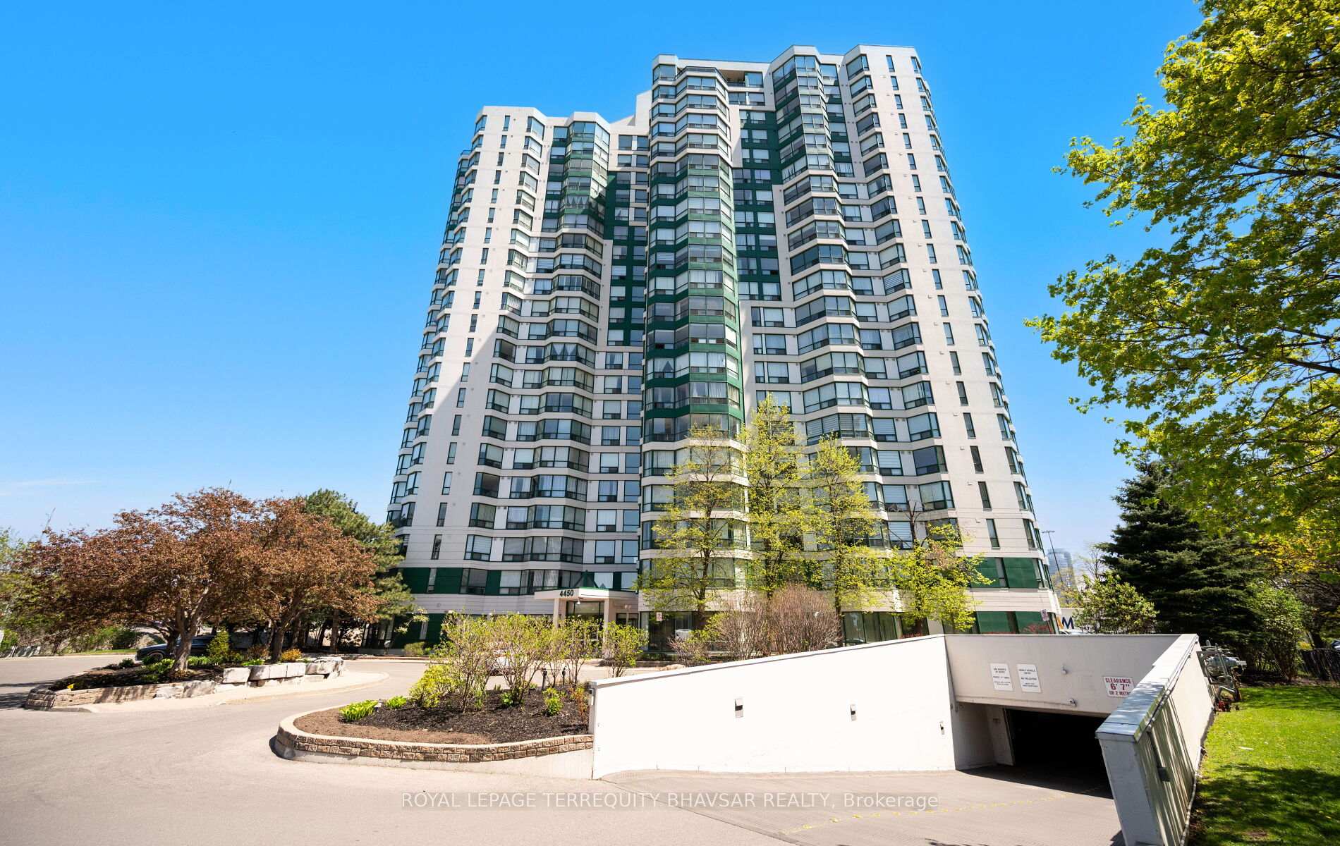 3 Bedrooms Condo at 4450 Tucana, Mississauga For sale