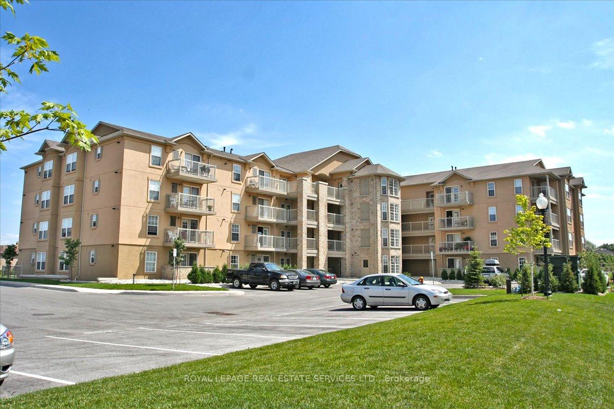 2 Bedrooms Condo at 1440 Bishops, Oakville For sale