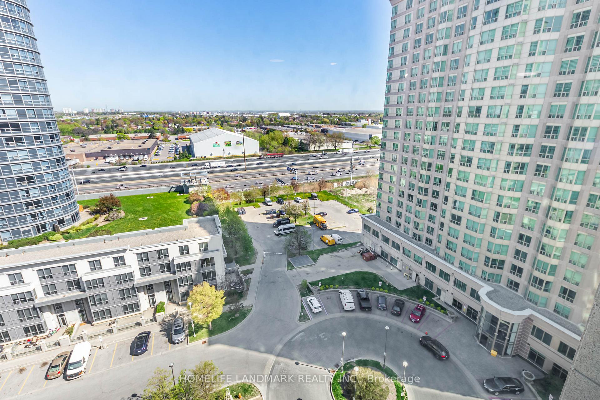 2 Bedrooms Condo at 1 Lee Centre, Toronto For sale