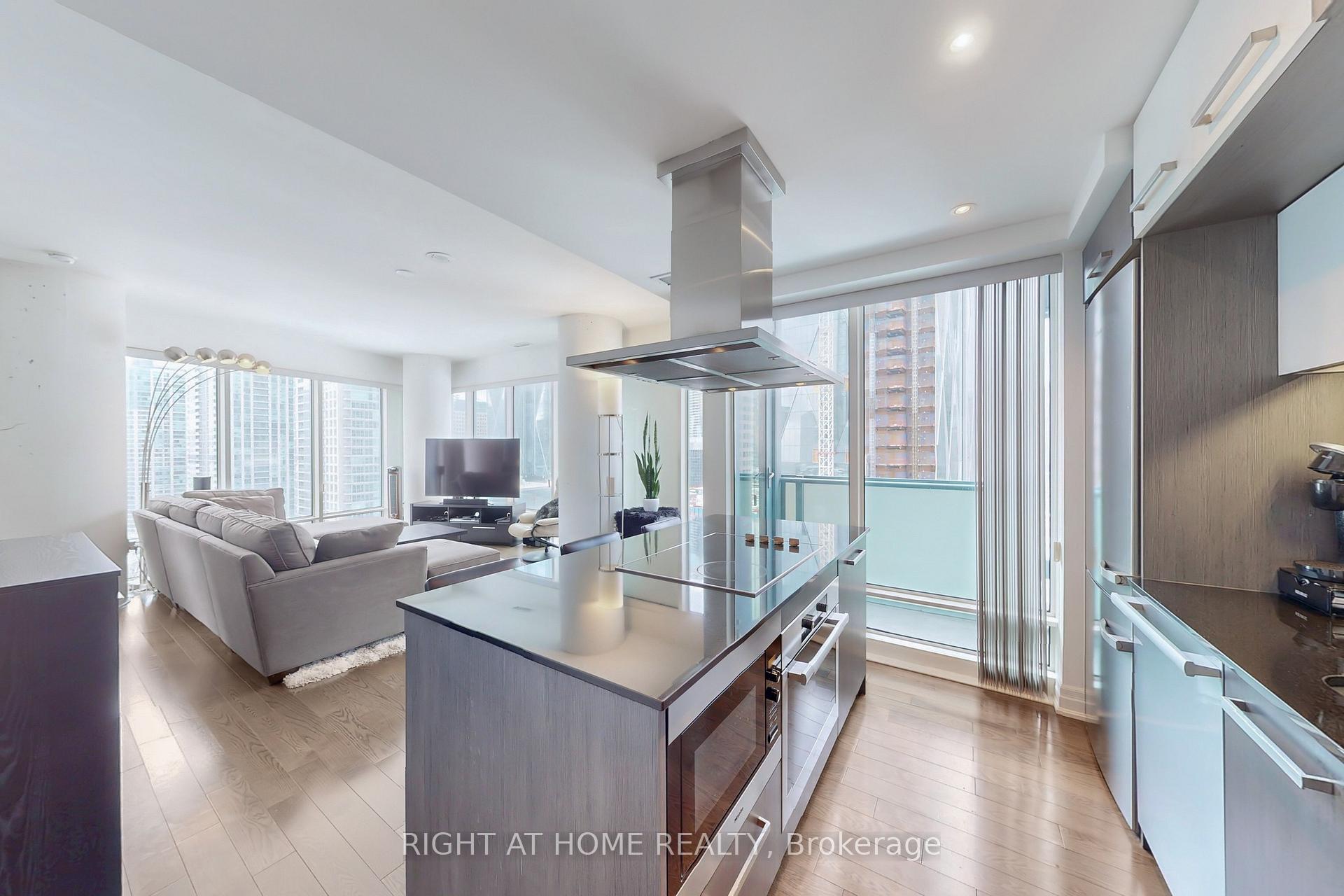 3 Bedrooms Condo at 8 The Esplanade, Toronto For sale