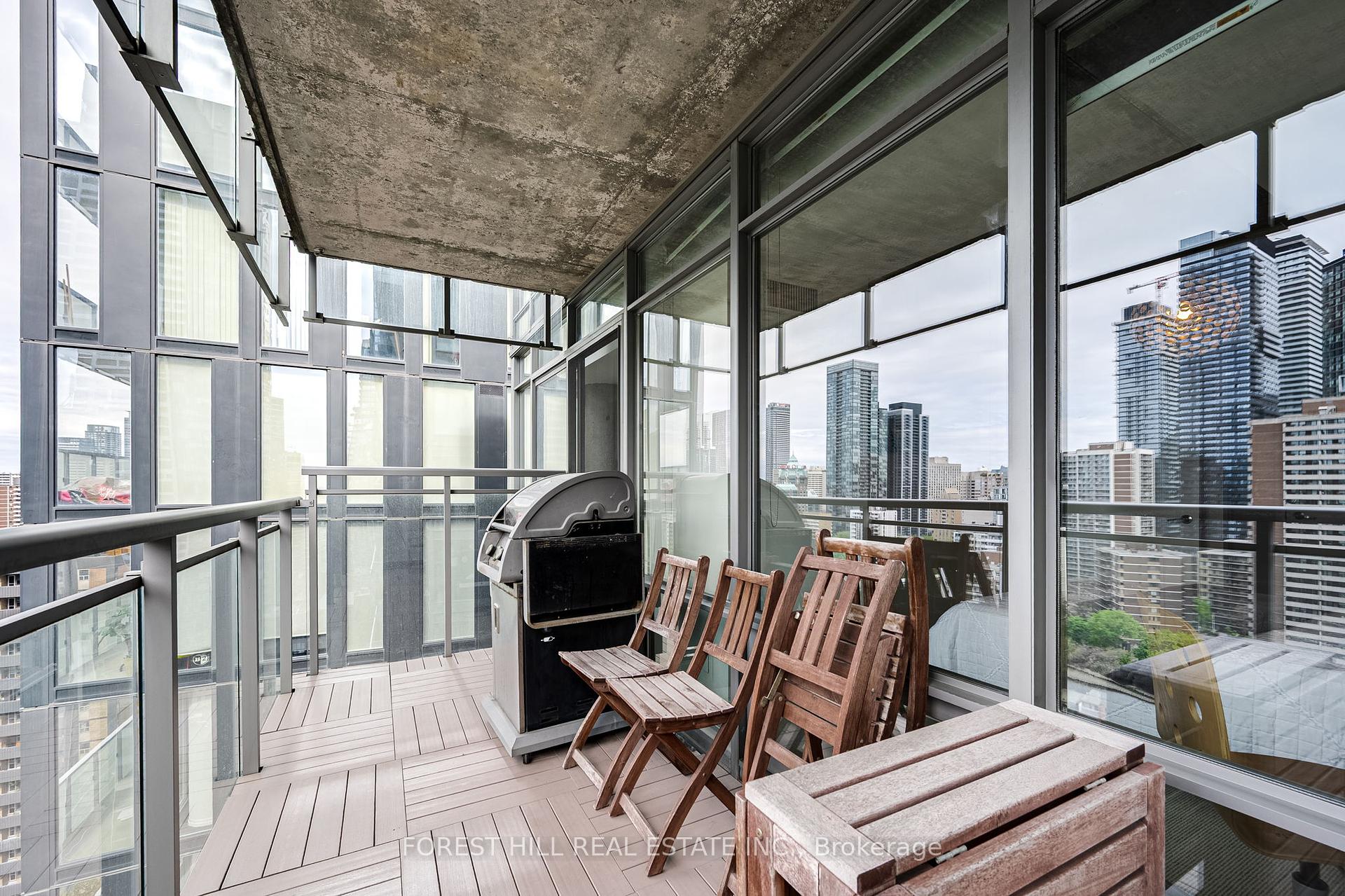 2 Bedrooms Condo at 22 Wellesley, Toronto For sale