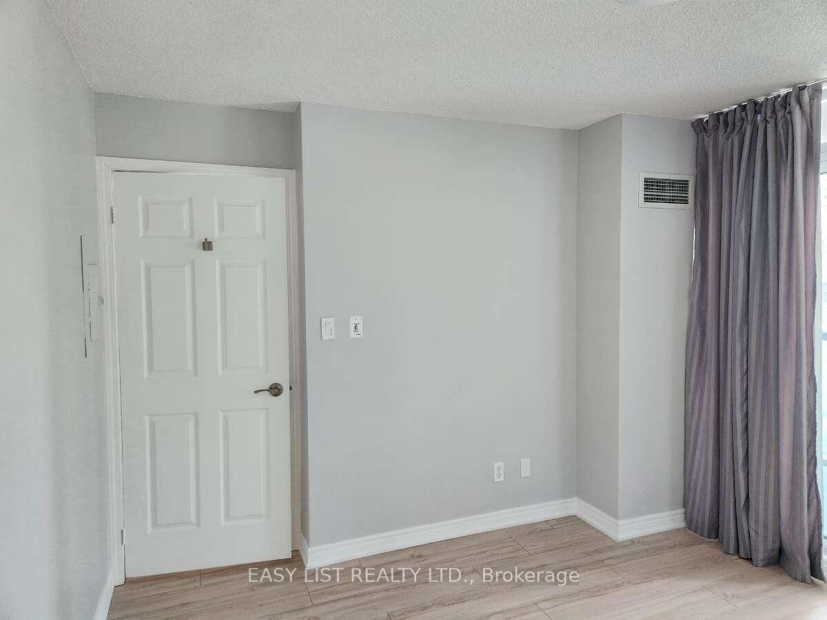 2 Bedrooms Condo at 51 Lower Simcoe, Toronto For sale
