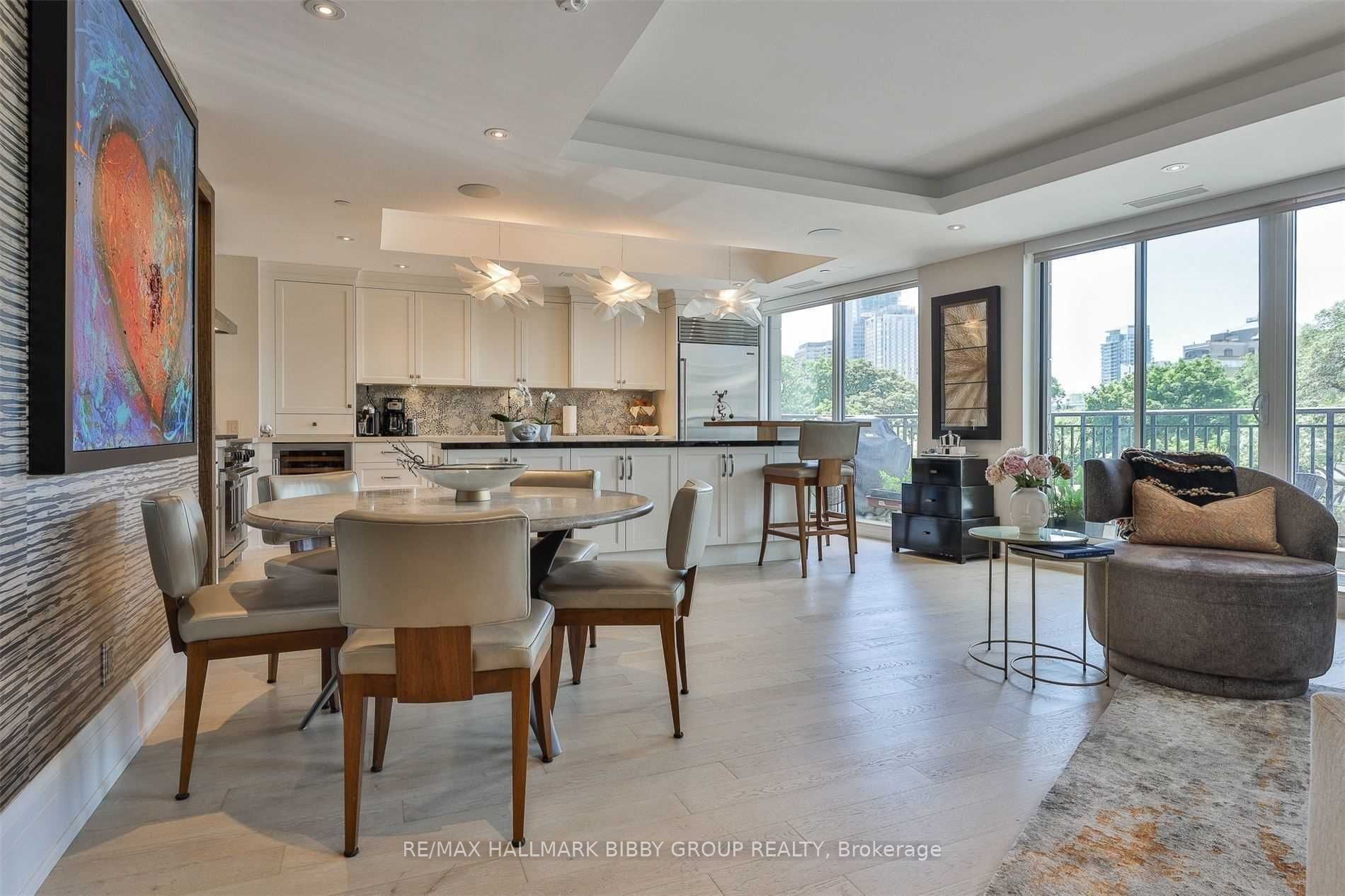 3 Bedrooms Condo at 181 Davenport,  Toronto For sale