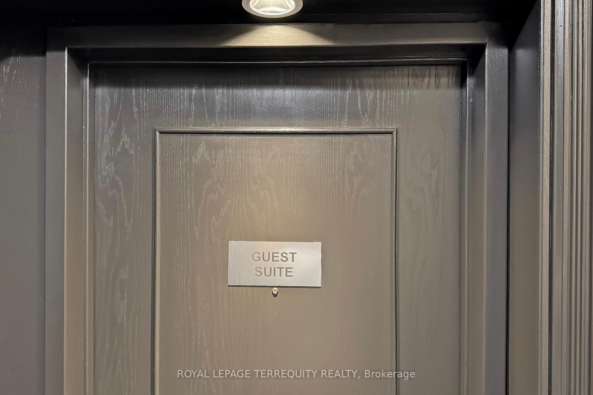 3 Bedrooms Condo at 2 Clairtrell, Toronto For sale