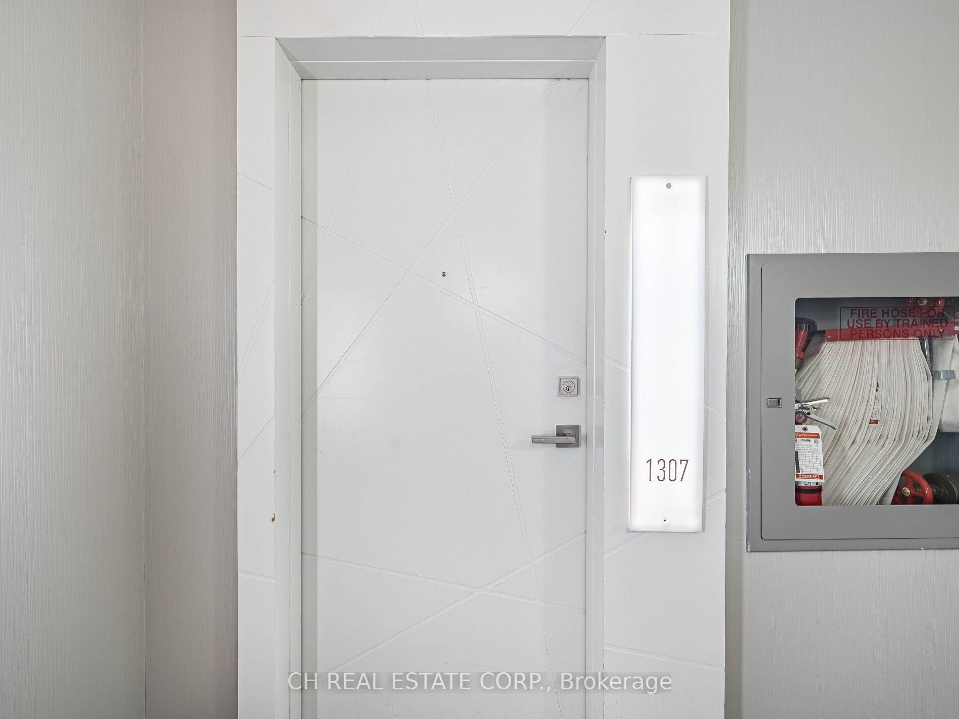 2 Bedrooms Condo at 12 York,  Toronto For sale