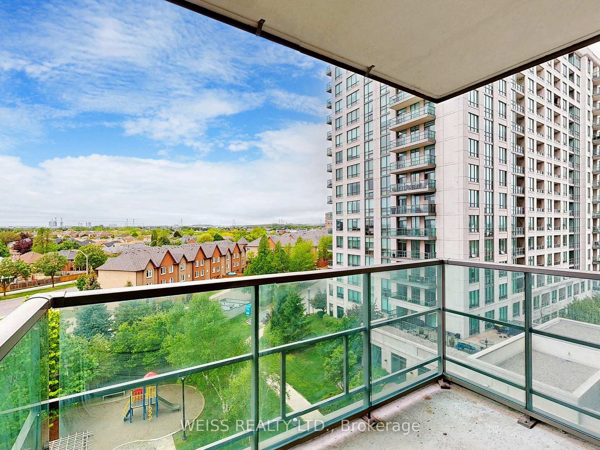 3 Bedrooms Condo at 88 Promenade, Vaughan For sale