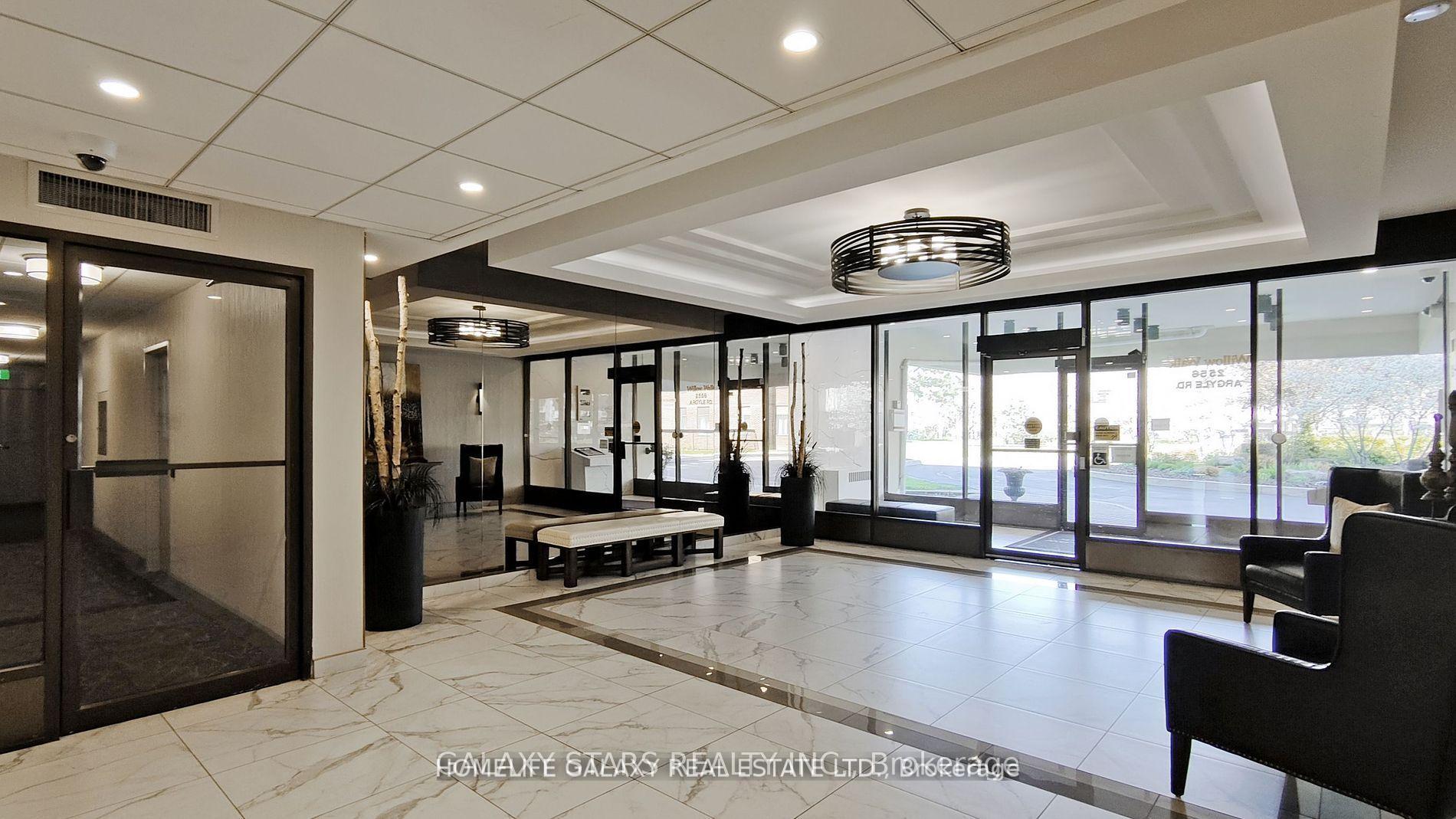 3 Bedrooms Condo at 2556 Argyle, Mississauga For sale