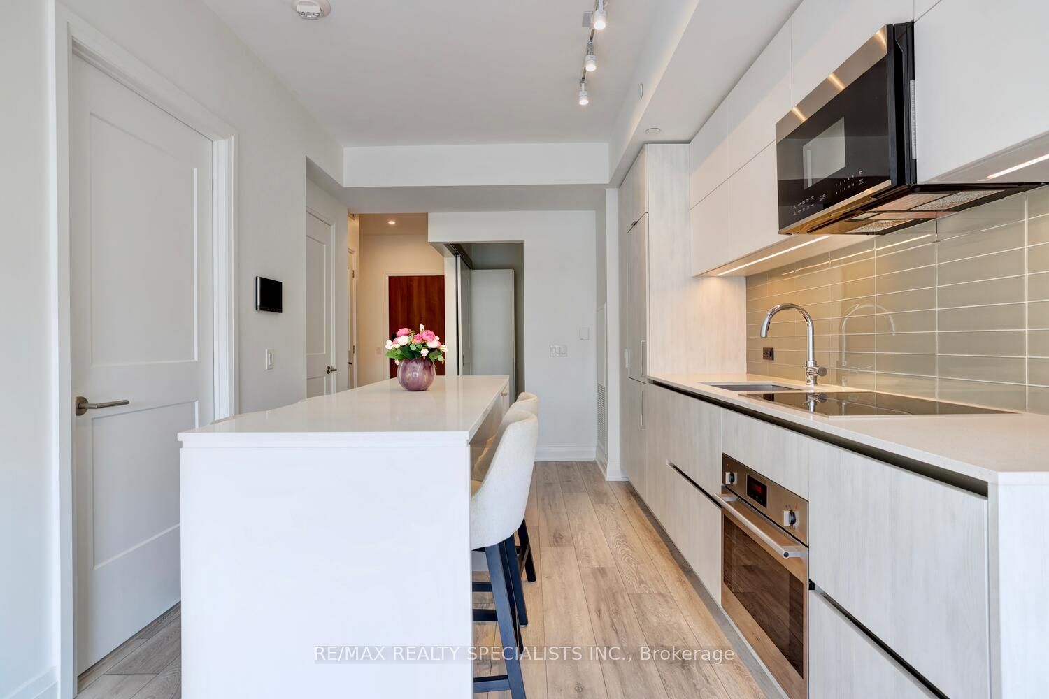21 Park Street E, #616