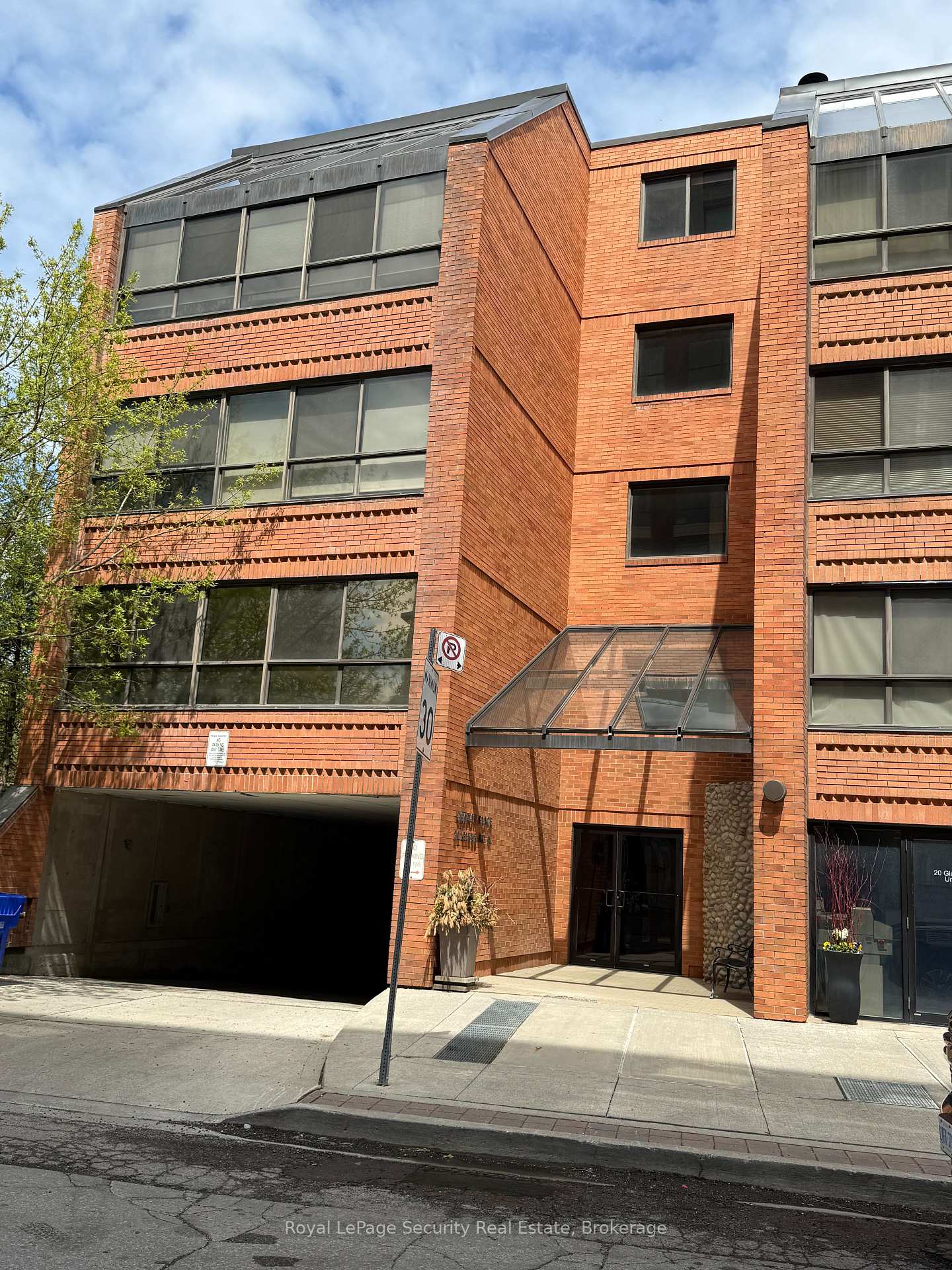 2 Bedrooms Condo at 20 Glebe, Toronto For sale