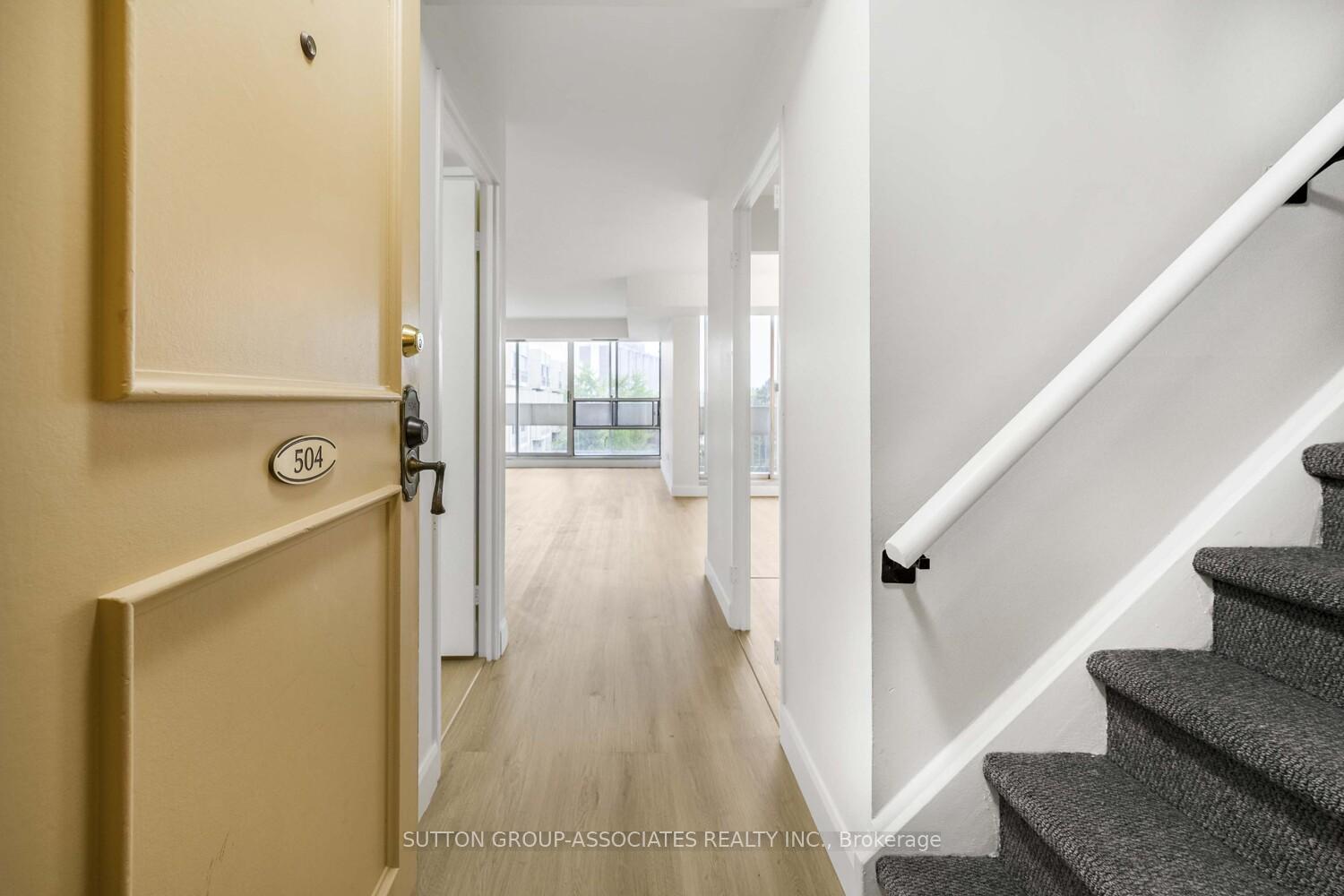 3 Bedrooms Condo at 1300 Marlborough, Oakville For sale