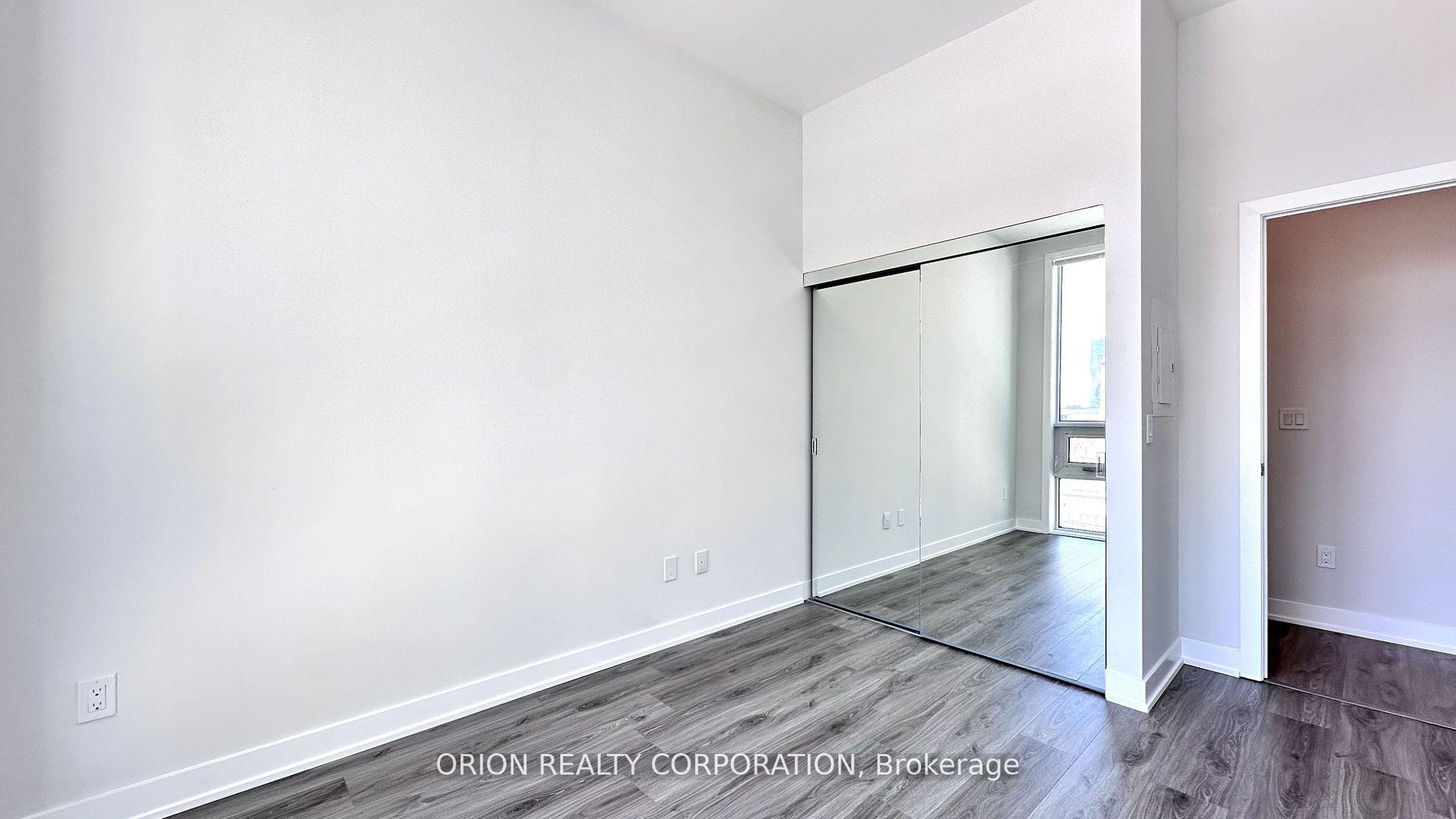 2 Bedrooms Condo at 430 Square One, Mississauga For sale
