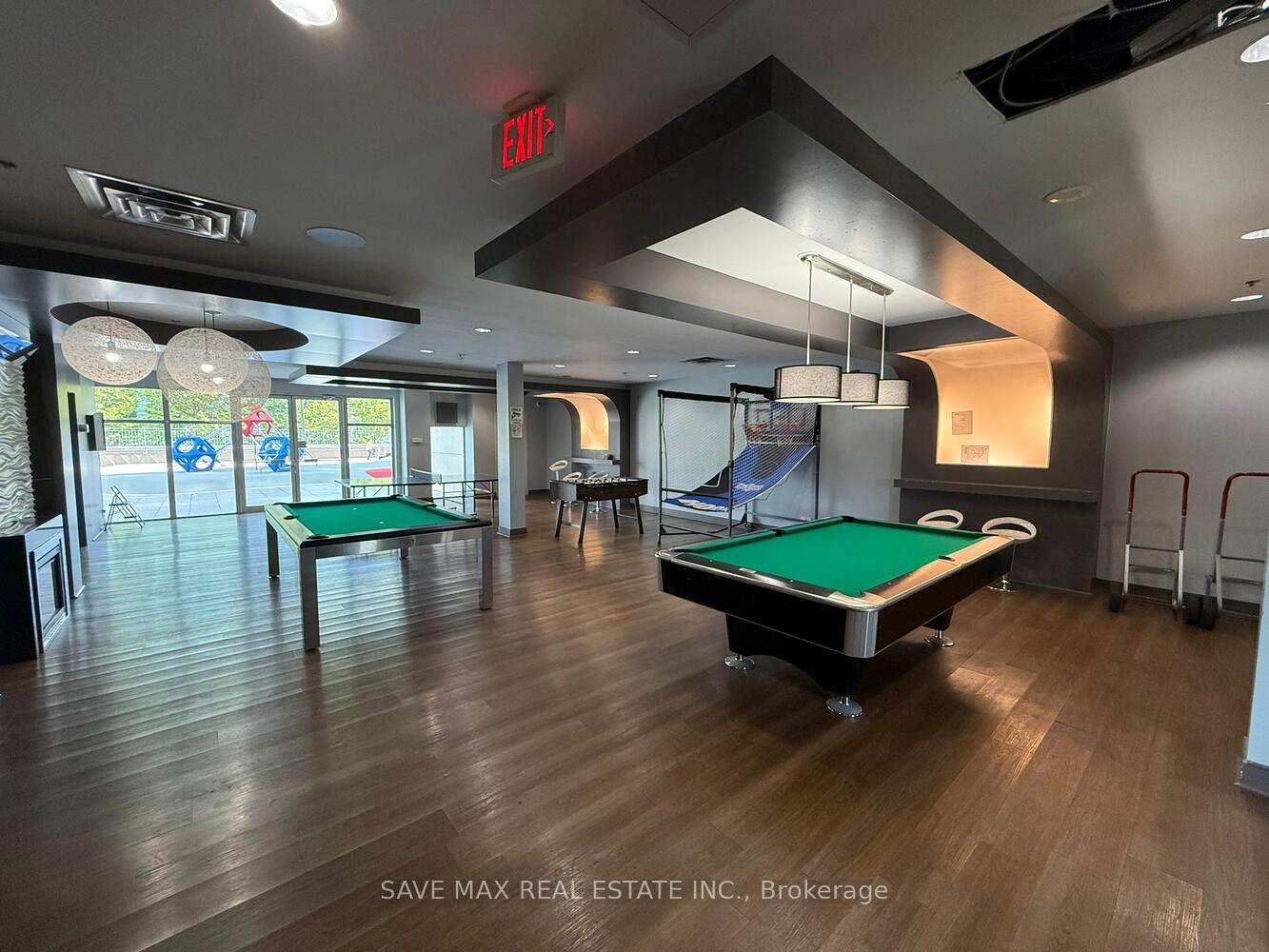 2 Bedrooms Condo at 60 Absolute, Mississauga For sale