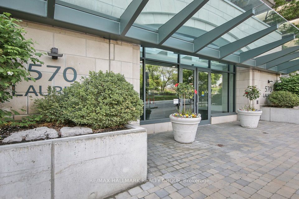 570 Laurier