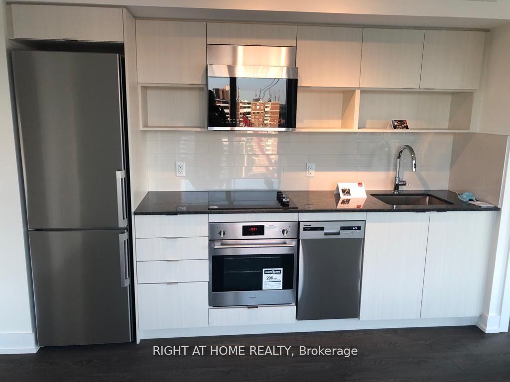 2 Bedrooms Condo at 7 Mabelle,  Toronto For sale
