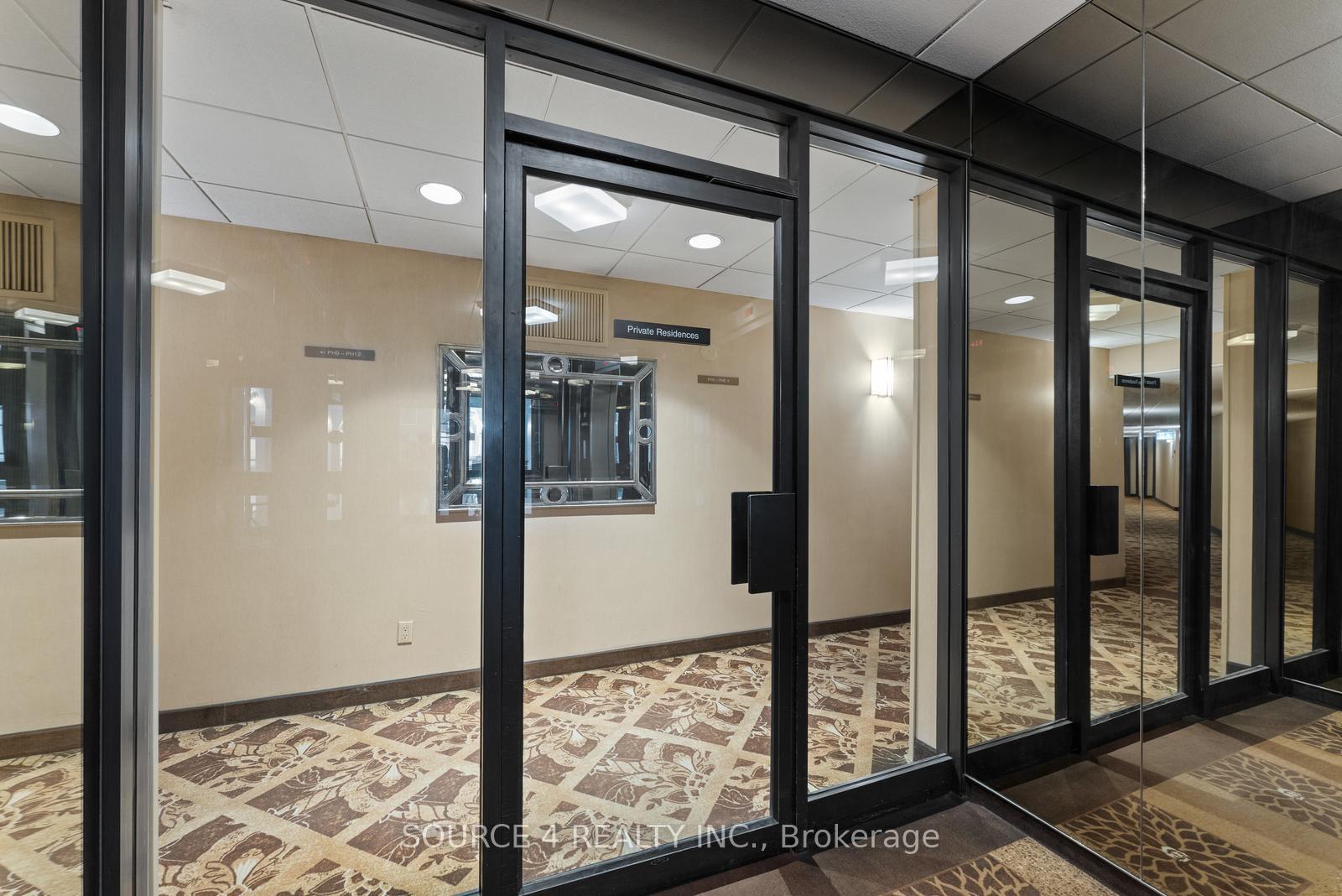 4 Bedrooms Condo at 1300 Bloor, Mississauga For sale