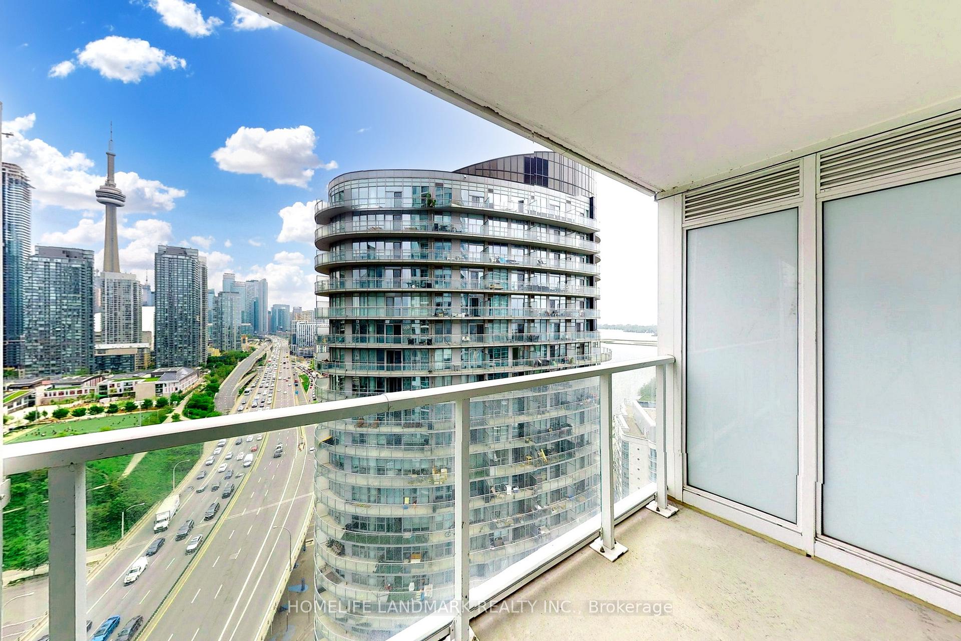 2 Bedrooms Condo at 17 Bathurst, Toronto For sale