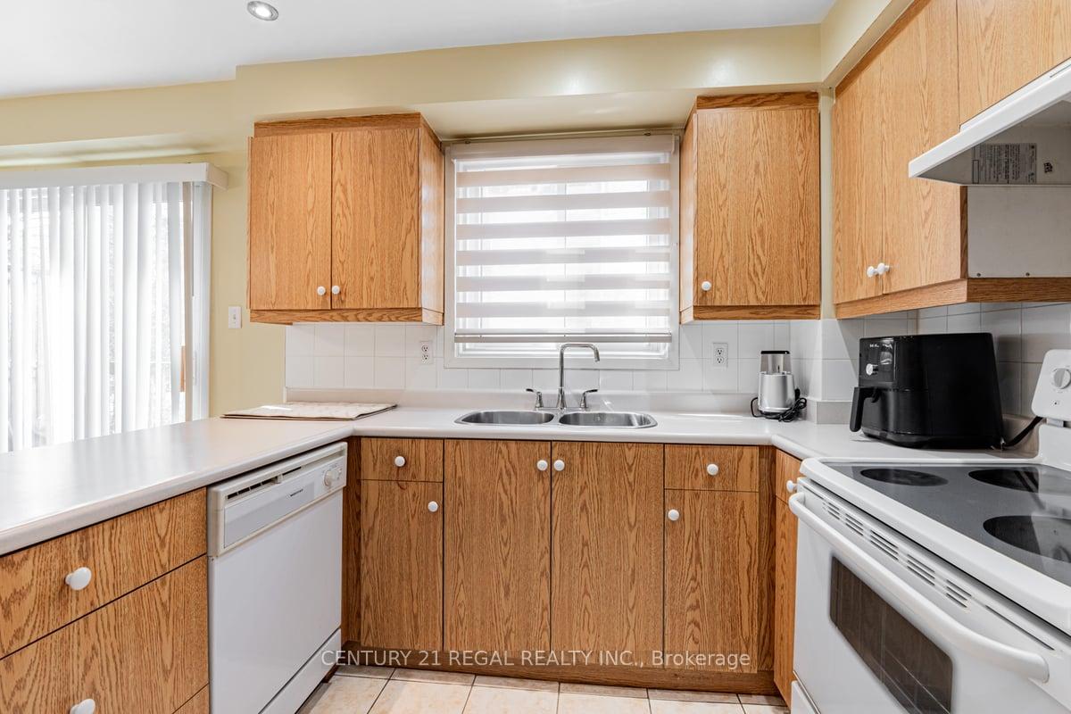 3 Bedrooms Condo at 2359 Birchmount, Toronto For sale