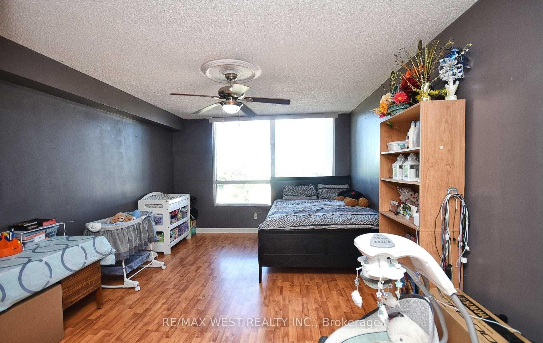4 Bedrooms Condo at 1 Reidmount, Toronto For sale