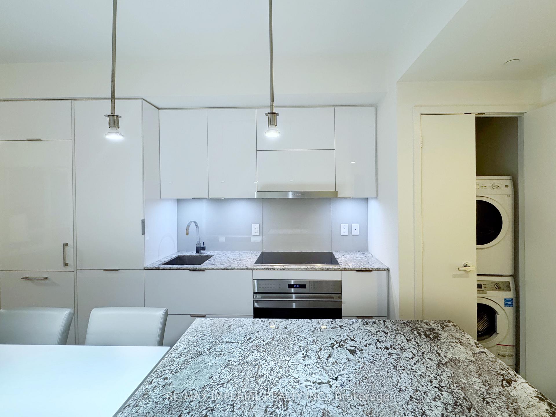 2 Bedrooms Condo at 1 Bloor, Toronto For sale