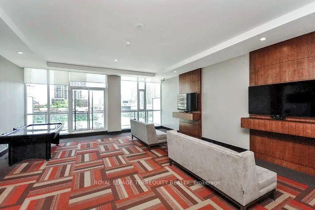 3 Bedrooms Condo at 4099 Brickstone, Mississauga For sale