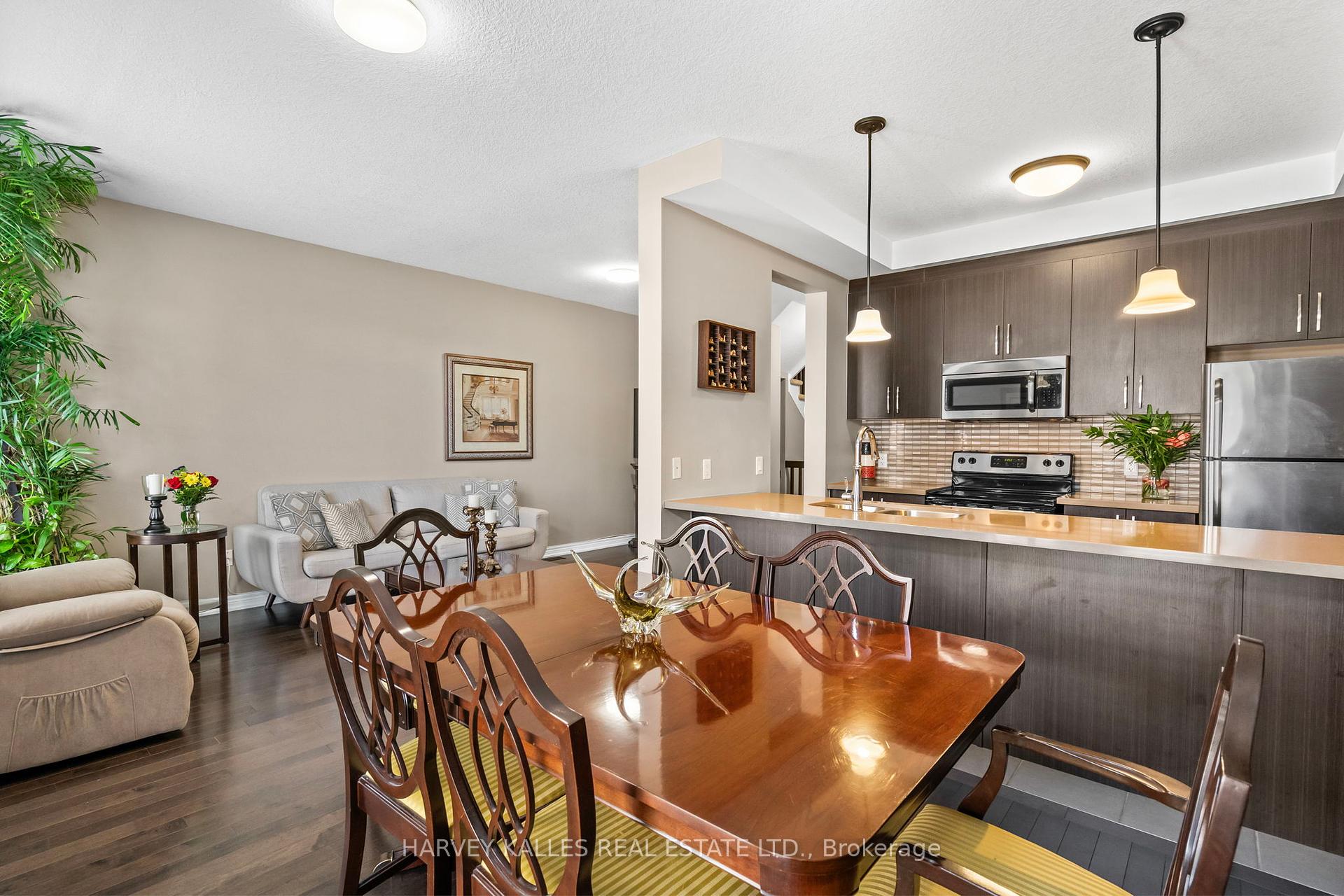 3 Bedrooms Condo at 3003 Glover, Burlington For sale