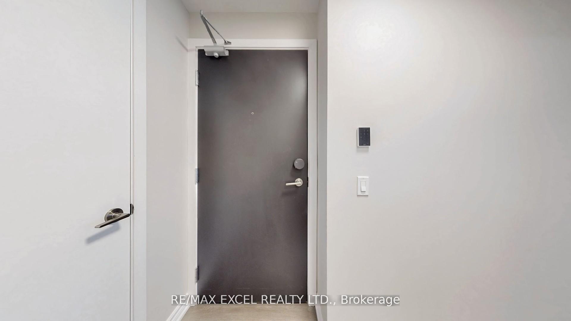 2 Bedrooms Condo at 87 Peter, Toronto For sale