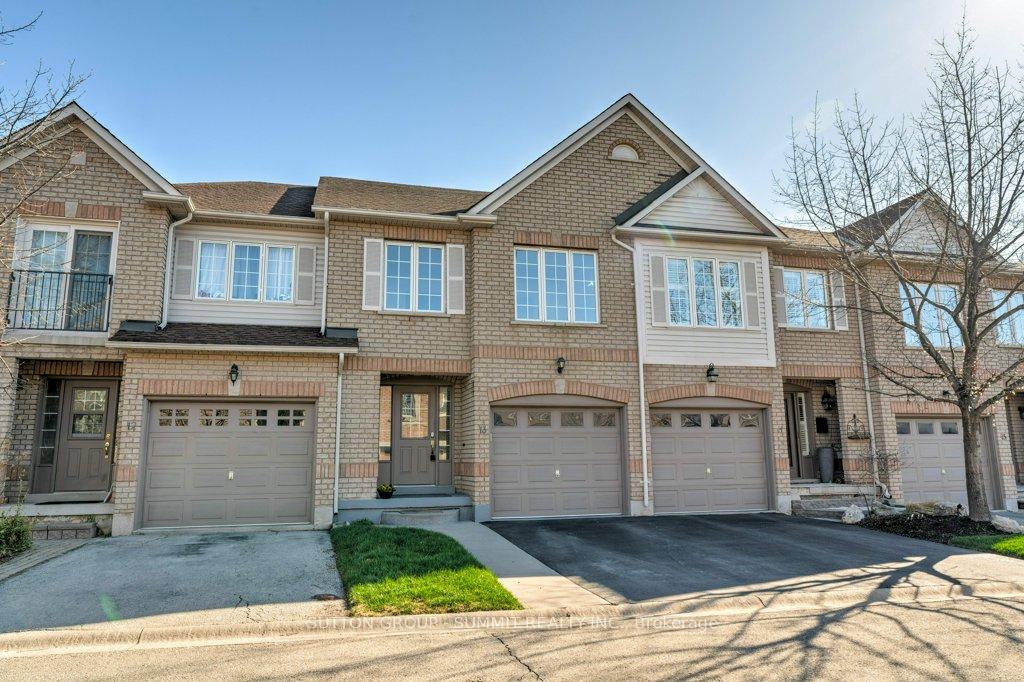 3 Bedrooms Condo at 1489 Heritage,  Oakville For sale