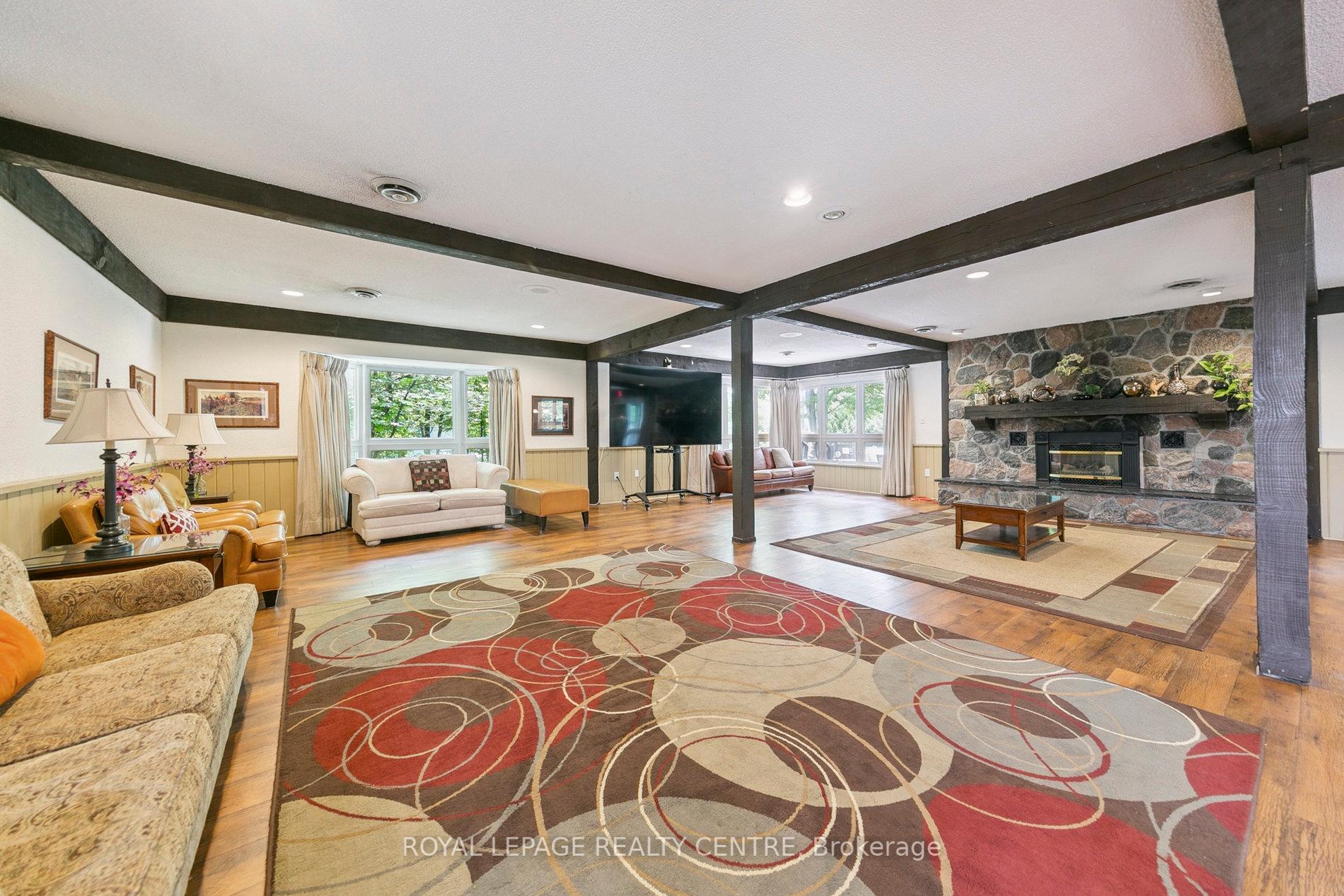 3 Bedrooms Condo at 1110 Walden, Mississauga For sale