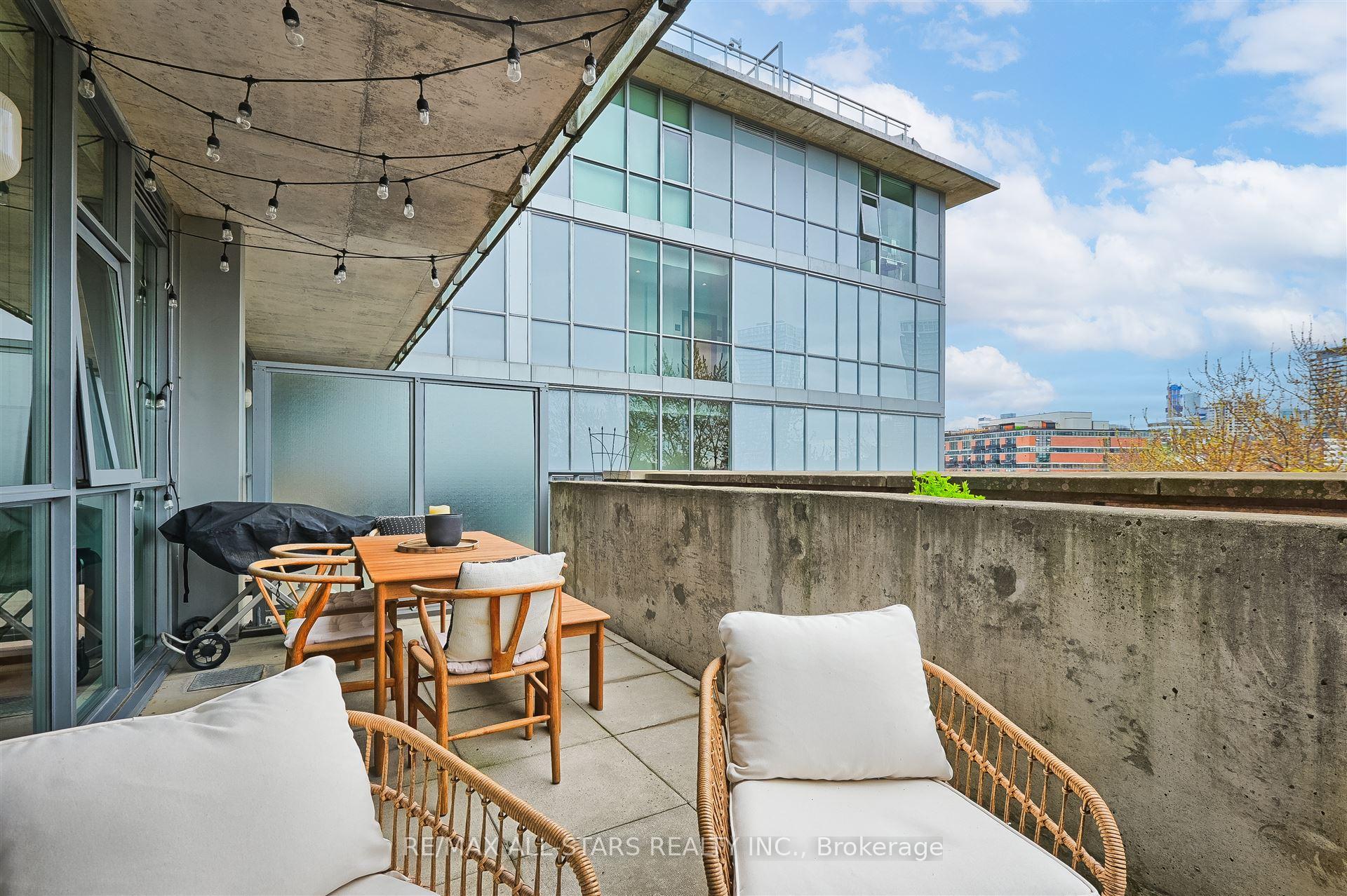 2 Bedrooms Condo at 510 King, Toronto For sale