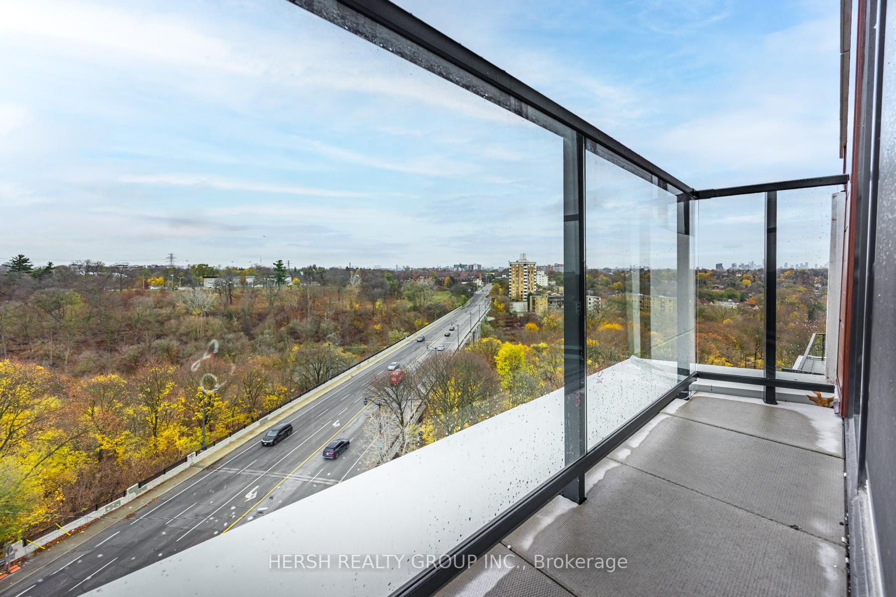 2 Bedrooms Condo at 160 Kingsway, Toronto For sale
