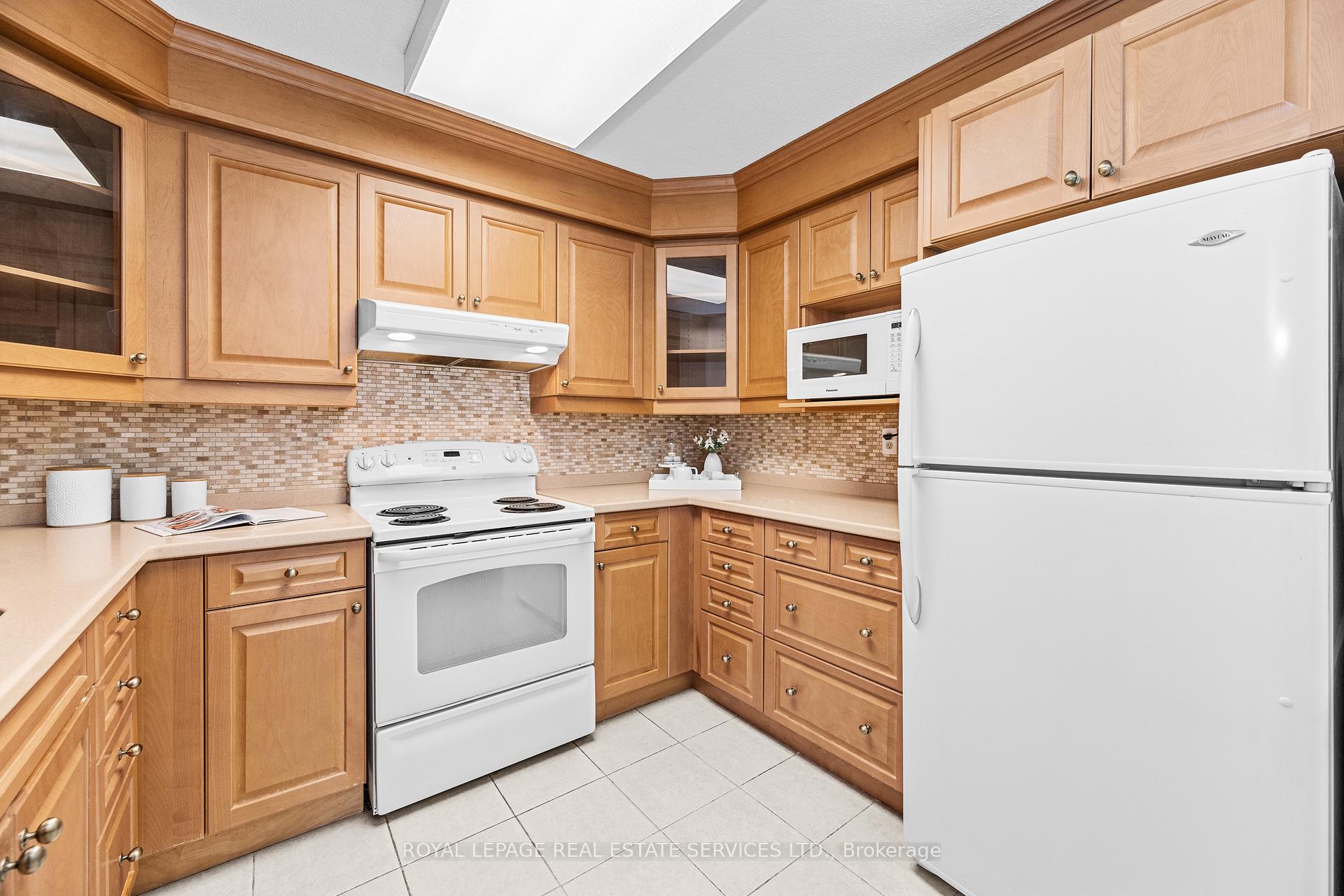 2 Bedrooms Condo at 2185 Marine,  Oakville For sale