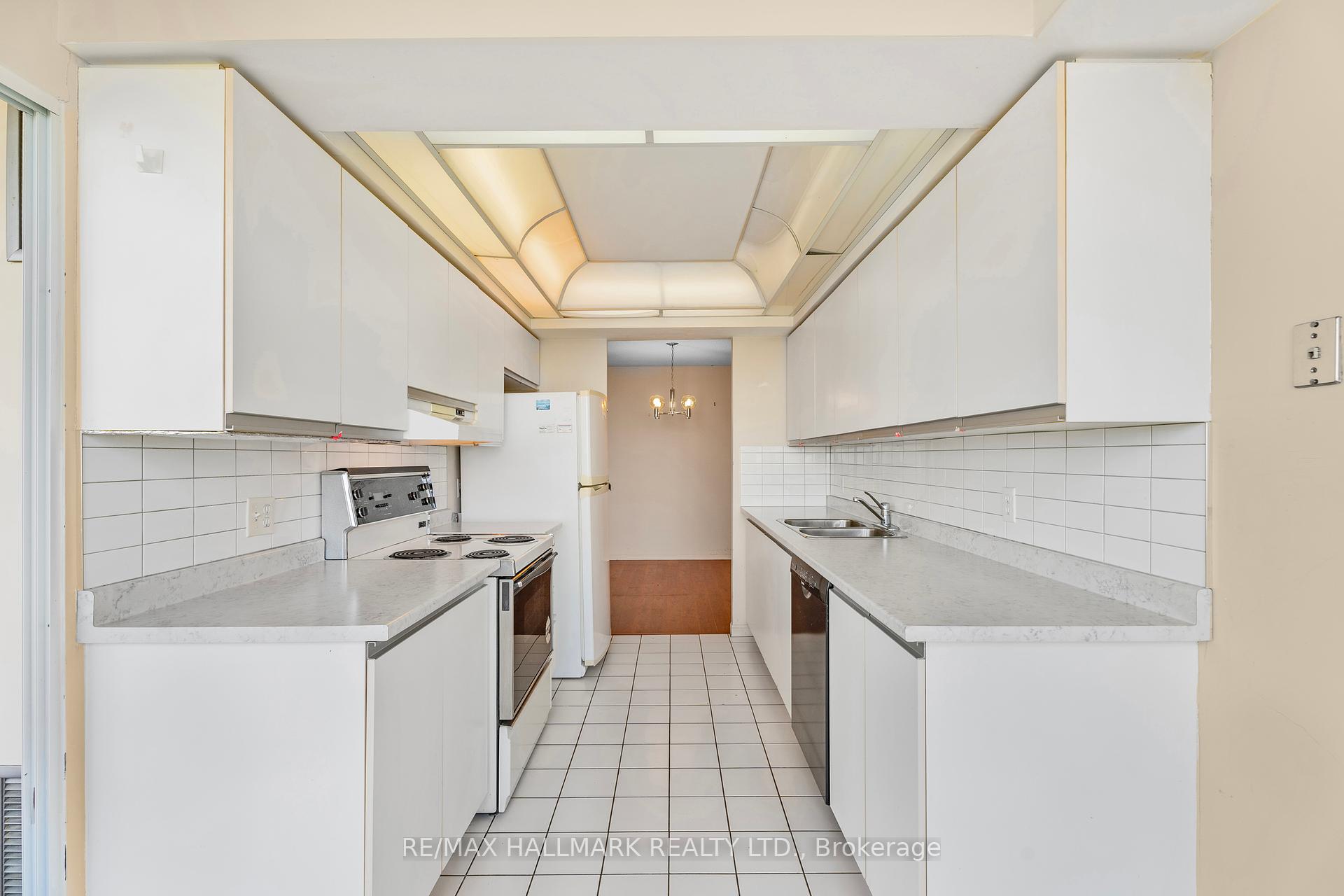 3 Bedrooms Condo at 1121 Steeles, Toronto For sale