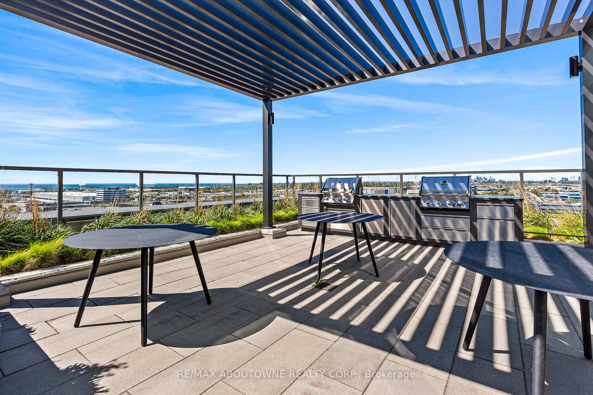 3 Bedrooms Condo at 1195 The Queensway, Toronto For sale