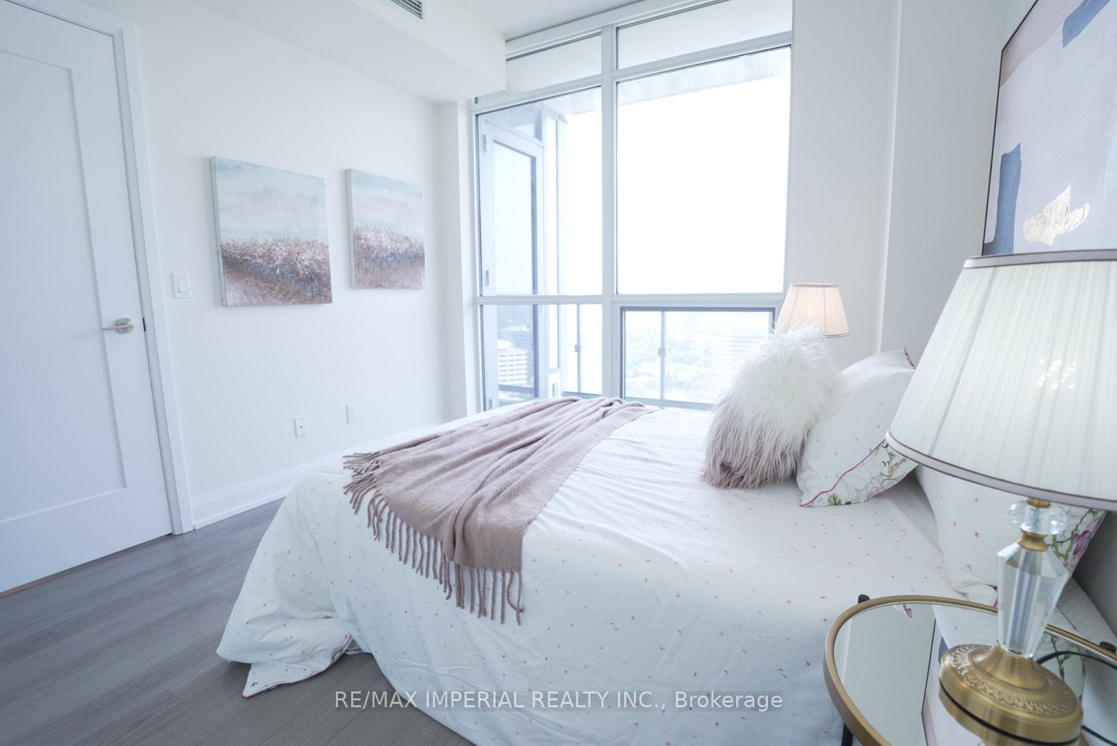 2 Bedrooms Condo at 18 Graydon Hall, Toronto For sale