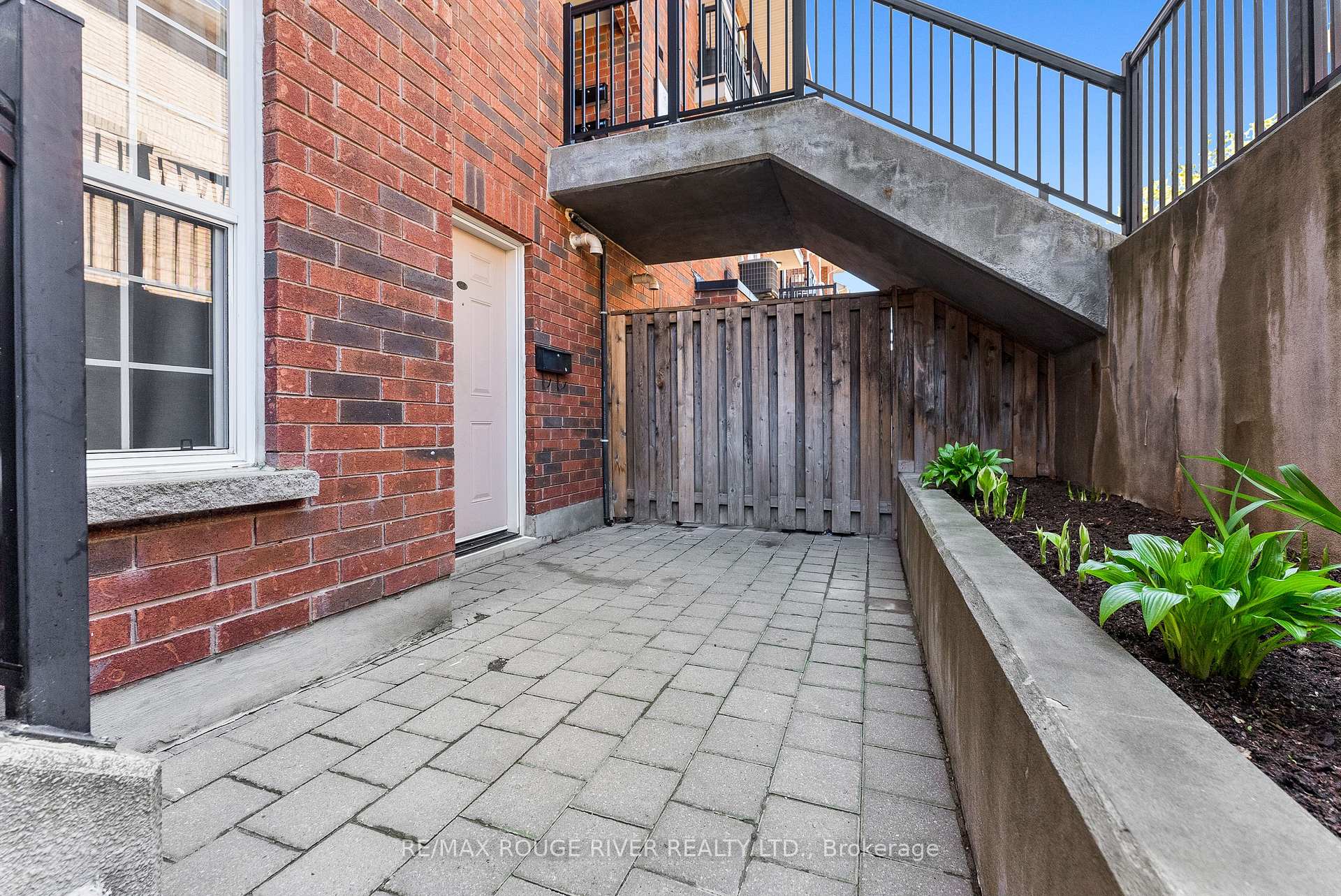 3 Bedrooms Condo at 25 Strangford, Toronto For sale