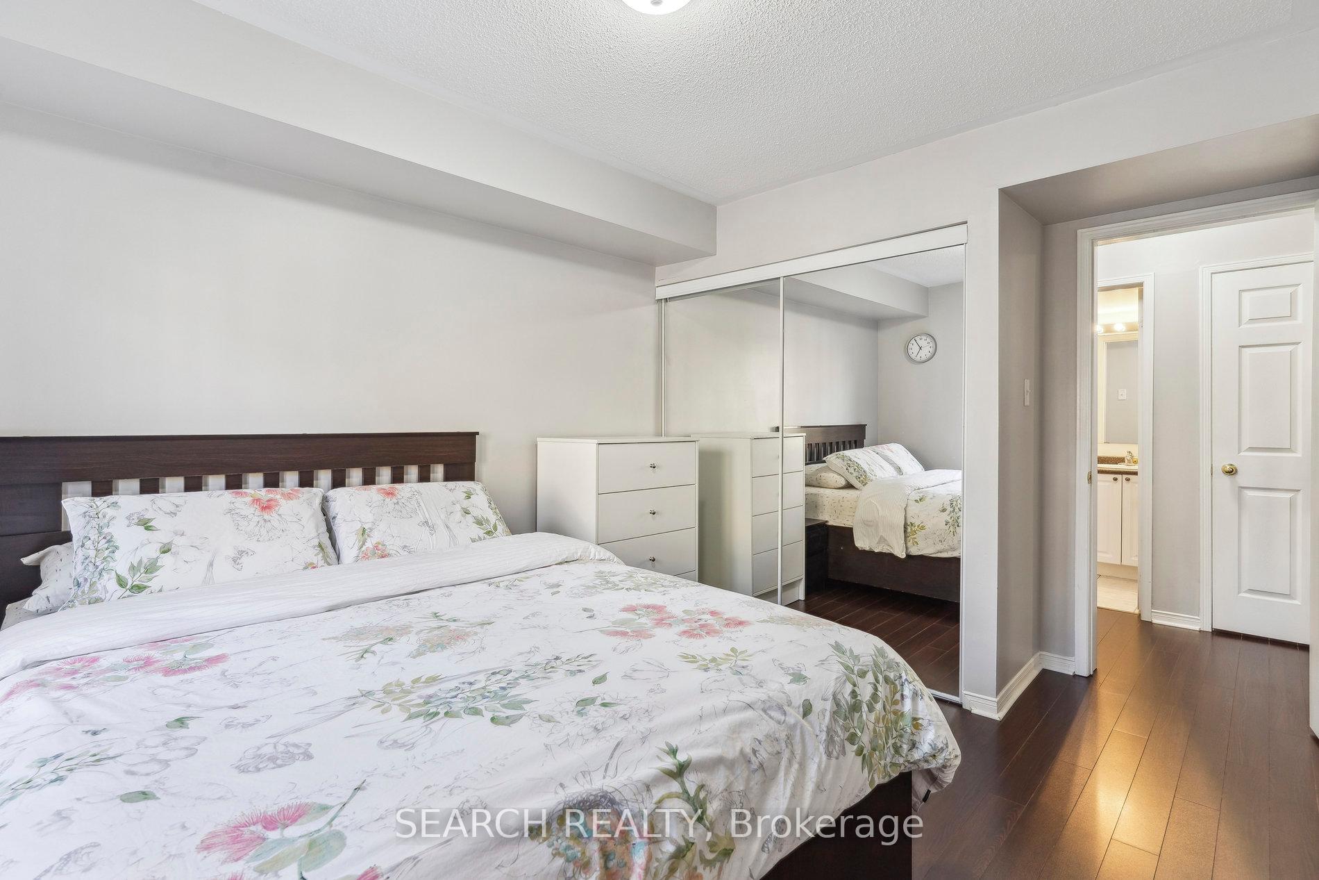 2 Bedrooms Condo at 4975 Southampton, Mississauga For sale