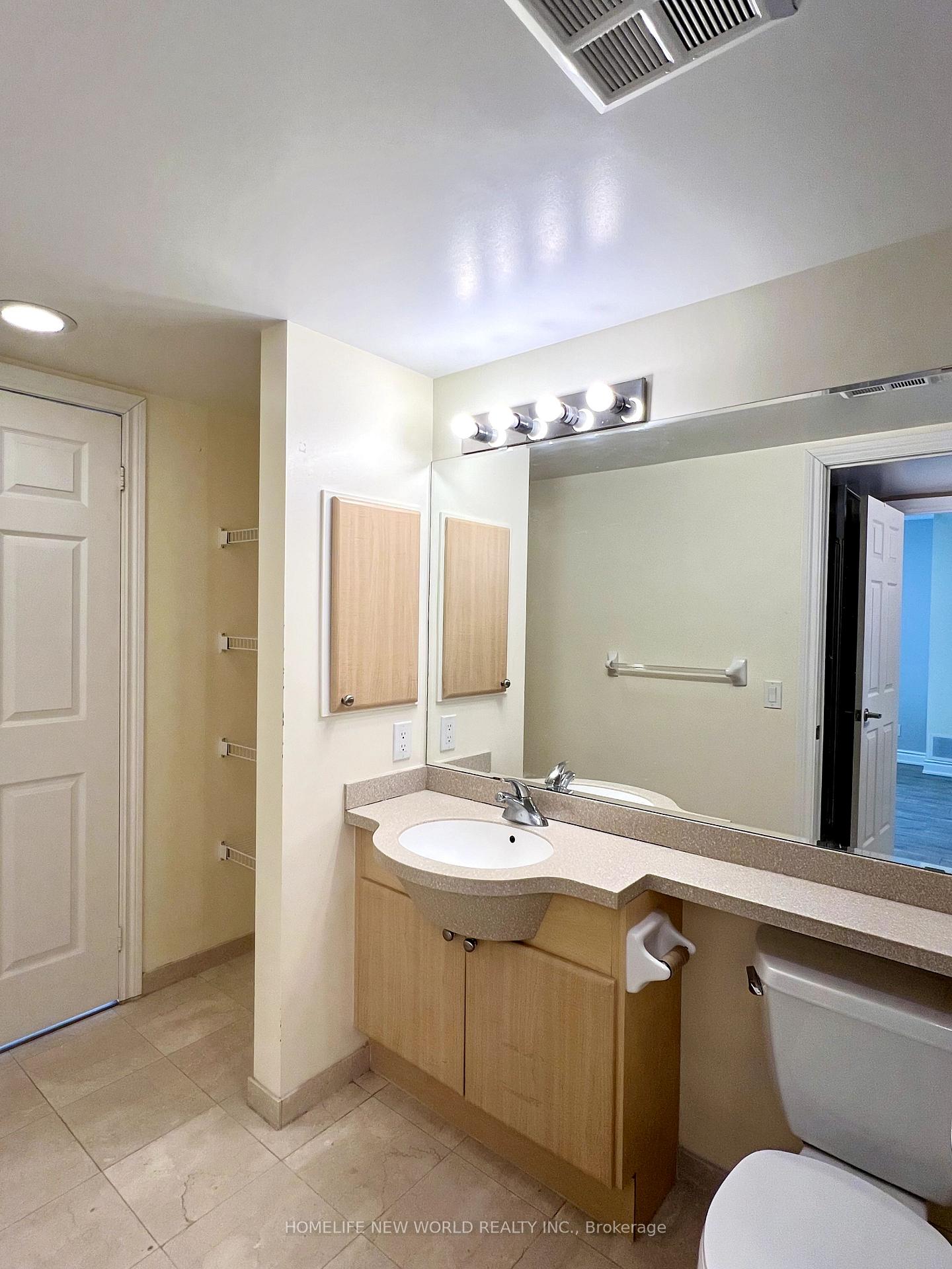 2 Bedrooms Condo at 763 Bay, Toronto For sale