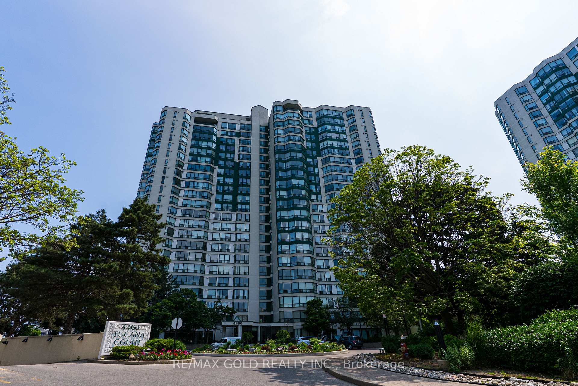 3 Bedrooms Condo at 4460 Tucana, Mississauga For sale