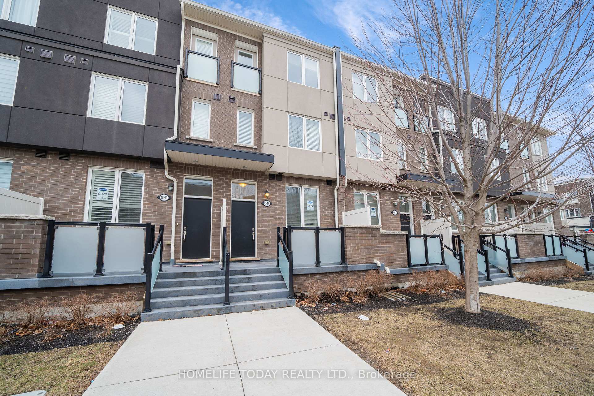 3 Bedrooms Condo at 45 Heron Park, Toronto For sale