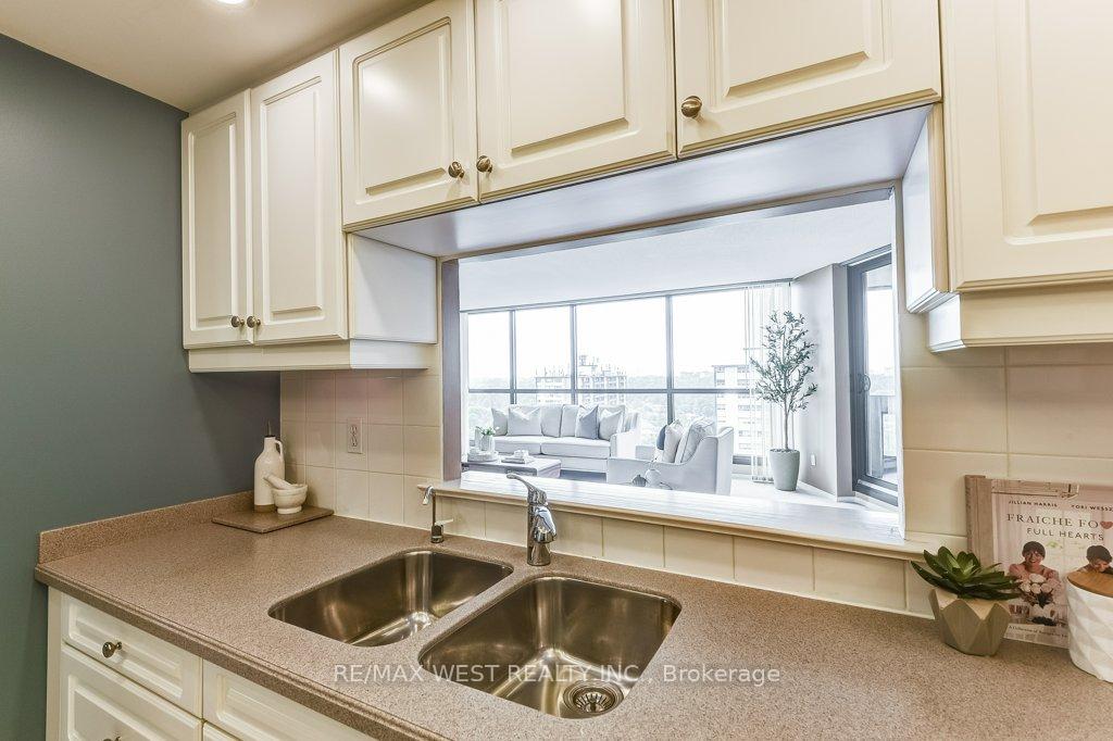 3 Bedrooms Condo at 2000 Islington, Toronto For sale